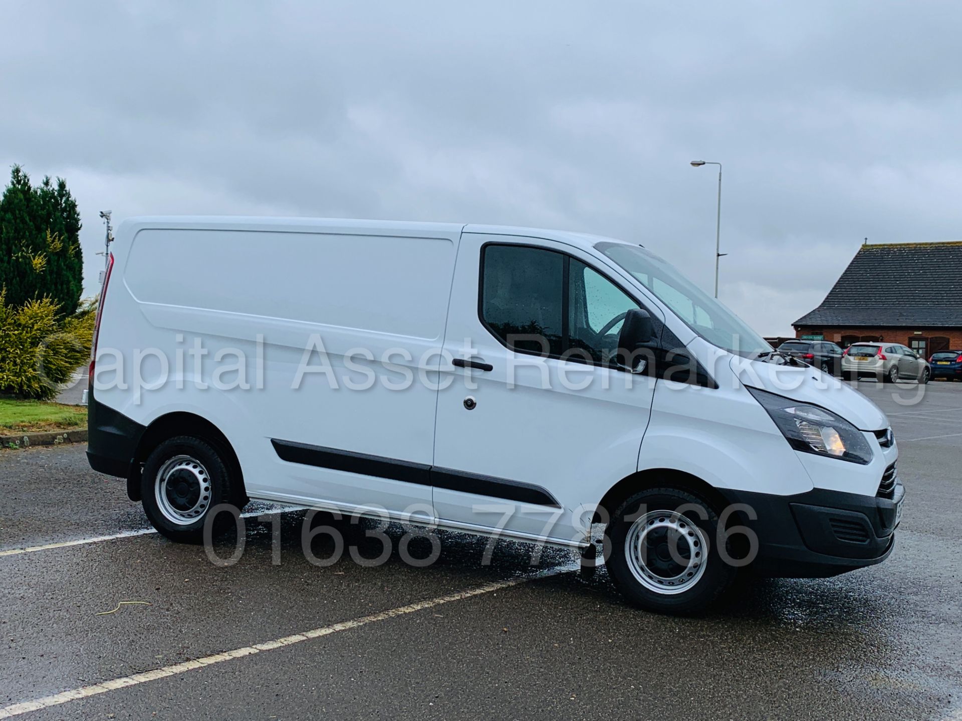 FORD TRANSIT CUSTOM 290 *SWB - PANEL VAN* (2018 MODEL - EURO 6) '2.0 TDCI - 6 SPEED' (1 OWNER) - Image 12 of 36