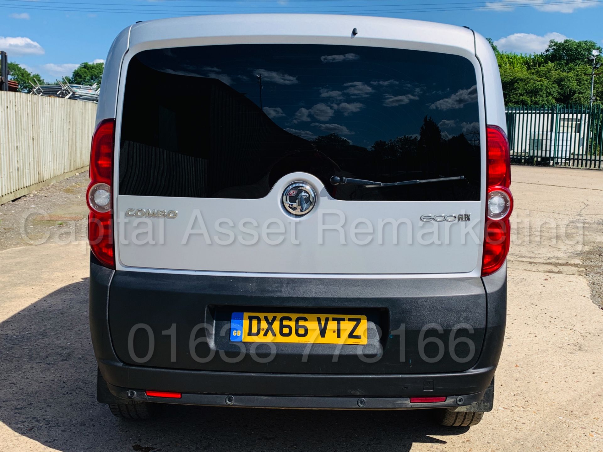 VAUXHALL COMBO *SWB - PANEL VAN* (2017 MODEL) 'STOP/START - 90 - BHP - 5 SPEED' *AIR CON* (1 OWNER) - Image 9 of 43