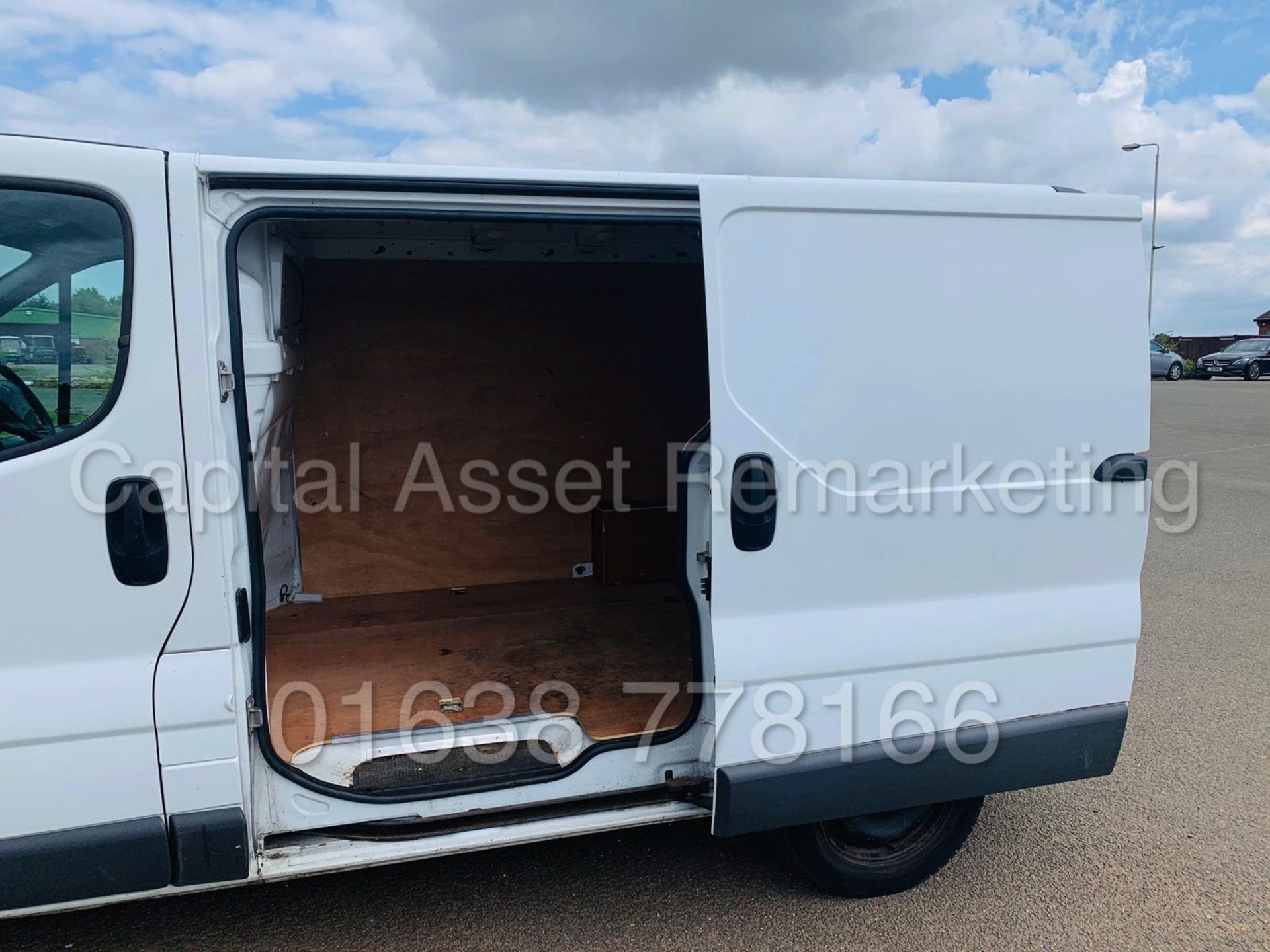 RENAULT TRAFIC SL27 DCI 115 *SWB - PANEL VAN* (2012 MODEL) '2.0 DCI - 115 BHP - 6 SPEED' **SAT NAV** - Image 11 of 24