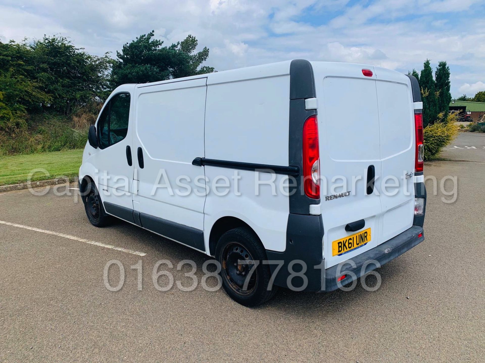 RENAULT TRAFIC SL27 DCI 115 *SWB - PANEL VAN* (2012 MODEL) '2.0 DCI - 115 BHP - 6 SPEED' **SAT NAV** - Image 6 of 24