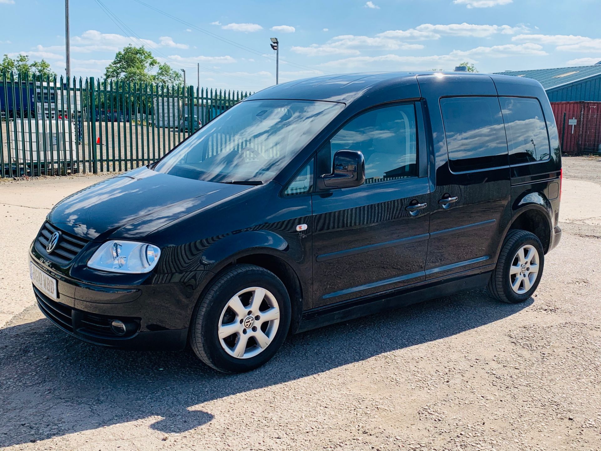 VOLKSWAGEN CADDY 1.9TDI "LIFE" DSG AUTO - WHEELCHAIR / DISABLED DRIVER VEHICLE -1 KEEPER - 42K MILES - Image 3 of 20