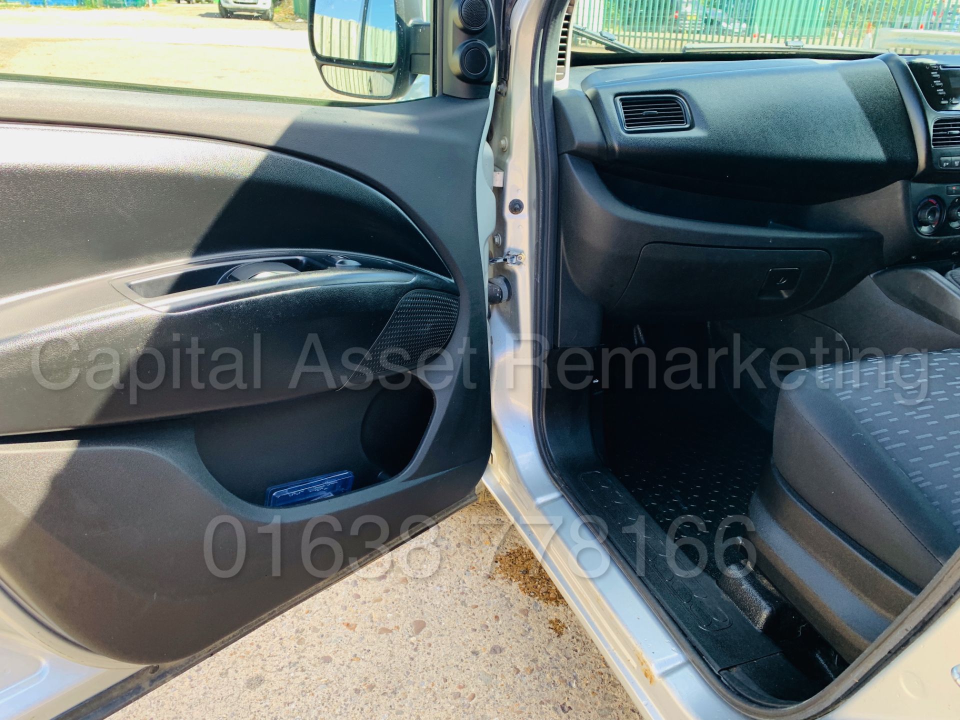 VAUXHALL COMBO *SWB - PANEL VAN* (2017 MODEL) 'STOP/START - 90 - BHP - 5 SPEED' *AIR CON* (1 OWNER) - Image 15 of 43