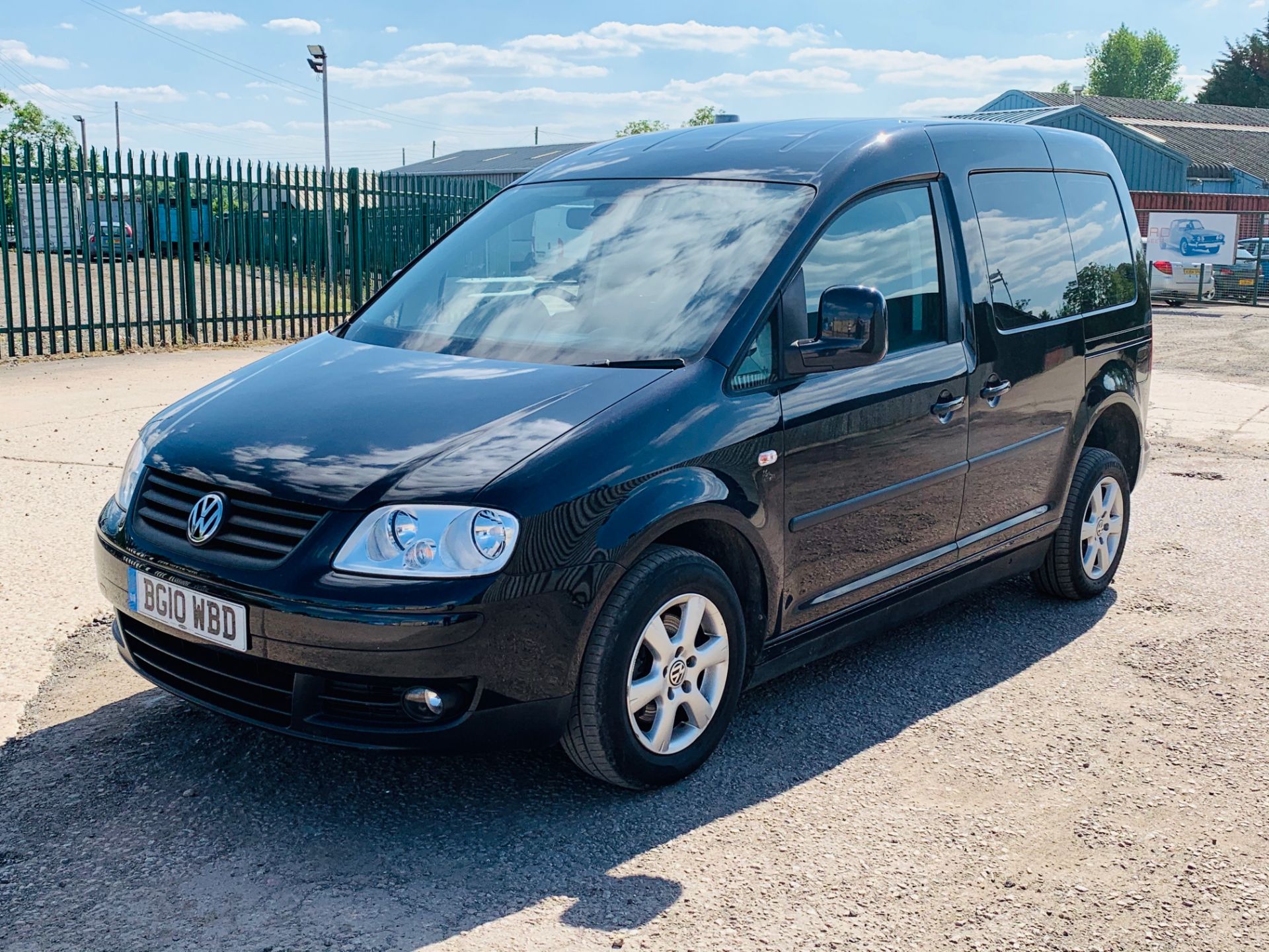 VOLKSWAGEN CADDY 1.9TDI "LIFE" DSG AUTO - WHEELCHAIR / DISABLED DRIVER VEHICLE -1 KEEPER - 42K MILES - Image 16 of 20