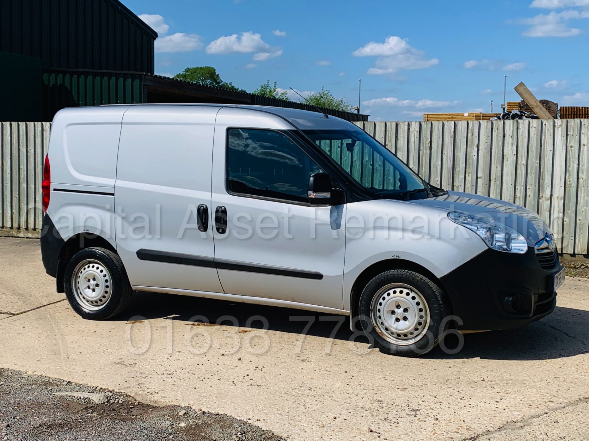 VAUXHALL COMBO *SWB - PANEL VAN* (2017 MODEL) 'STOP/START - 90 - BHP - 5 SPEED' *AIR CON* (1 OWNER) - Image 12 of 43