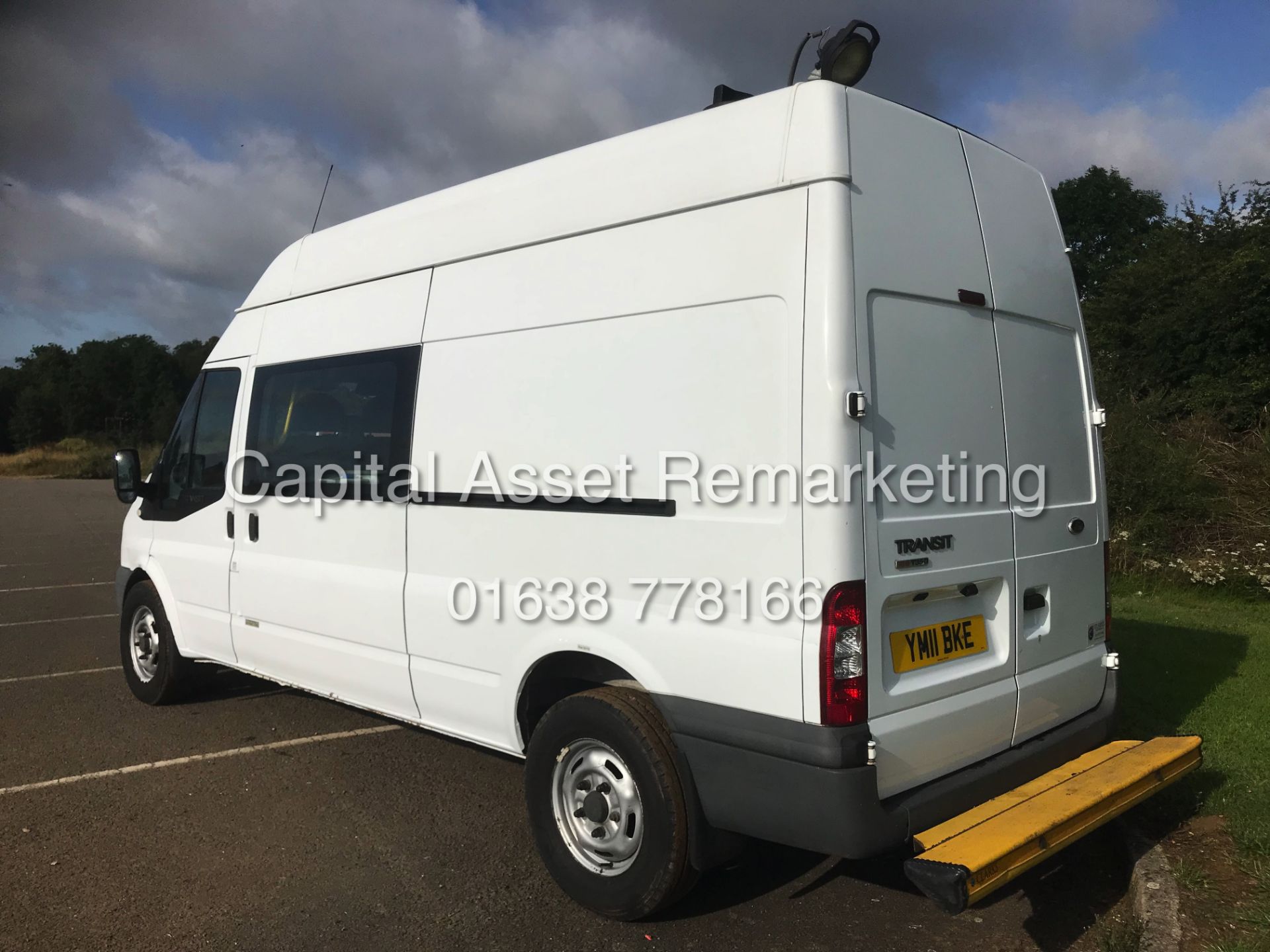 (ON SALE) FORD TRANSIT 2.4TDCI T350L (11 REG) 6 SEATER CREW/MESSING UNIT *1 OWNER* MESSING UNIT - Image 4 of 24