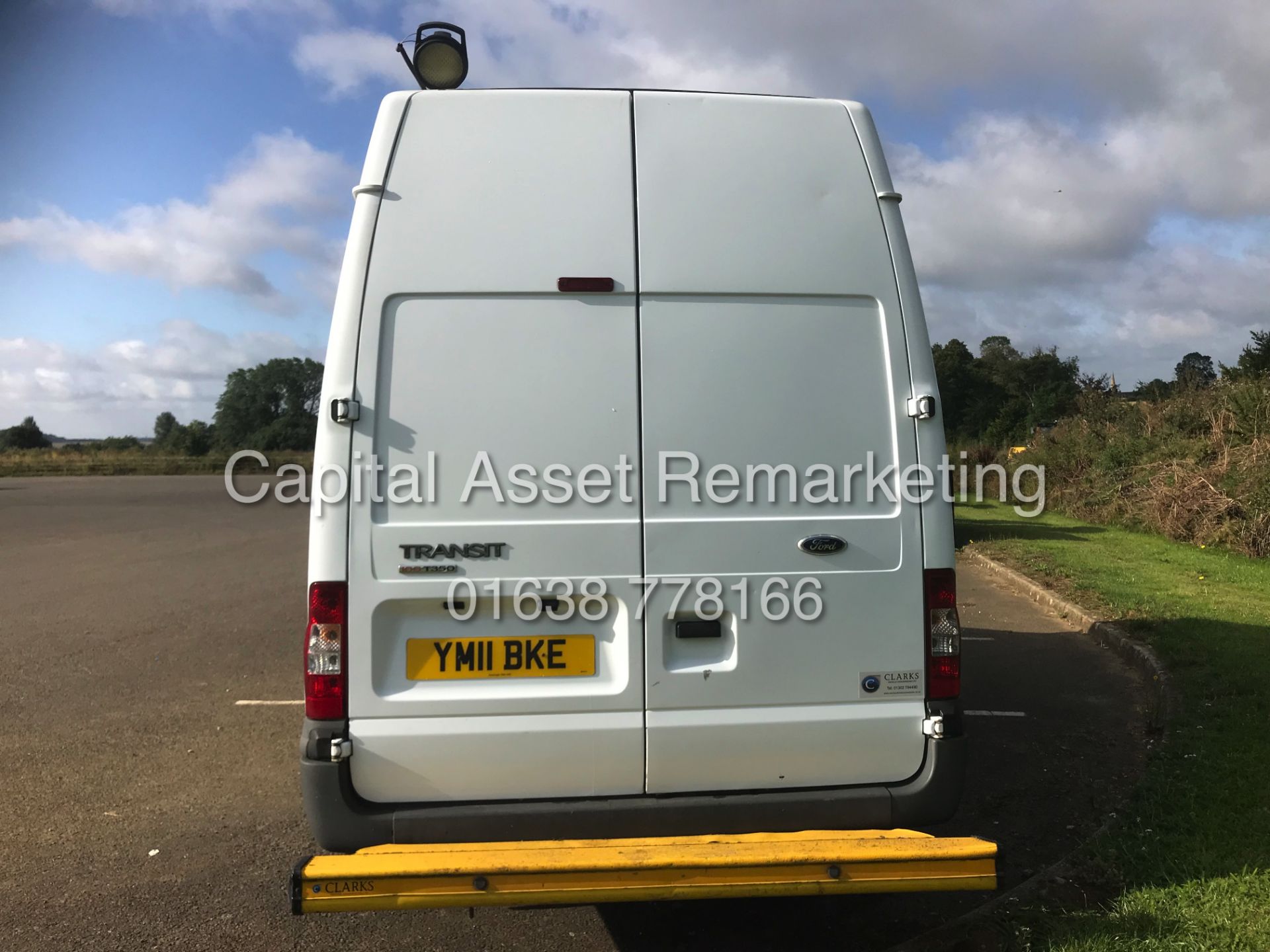 (ON SALE) FORD TRANSIT 2.4TDCI T350L (11 REG) 6 SEATER CREW/MESSING UNIT *1 OWNER* MESSING UNIT - Image 5 of 24