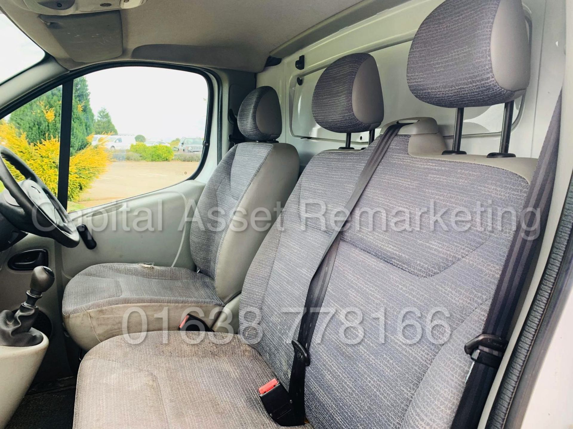 RENAULT TRAFIC SL27 DCI 115 *SWB - PANEL VAN* (2012 MODEL) '2.0 DCI - 115 BHP - 6 SPEED' **SAT NAV** - Image 21 of 24