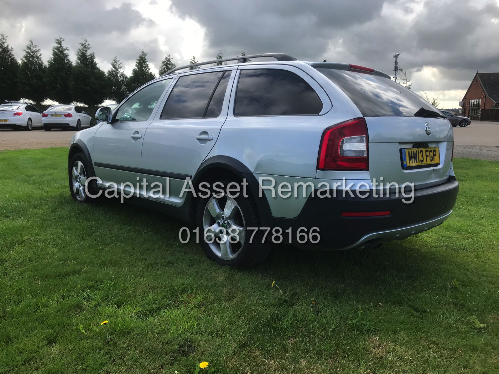 SKODA OCTAVIA SCOUT 2.0TDI CR S-A "DSG" ESTATE (13 REG) 1 OWNER - ONLY 78000 MILES - 140BHP - Image 7 of 21