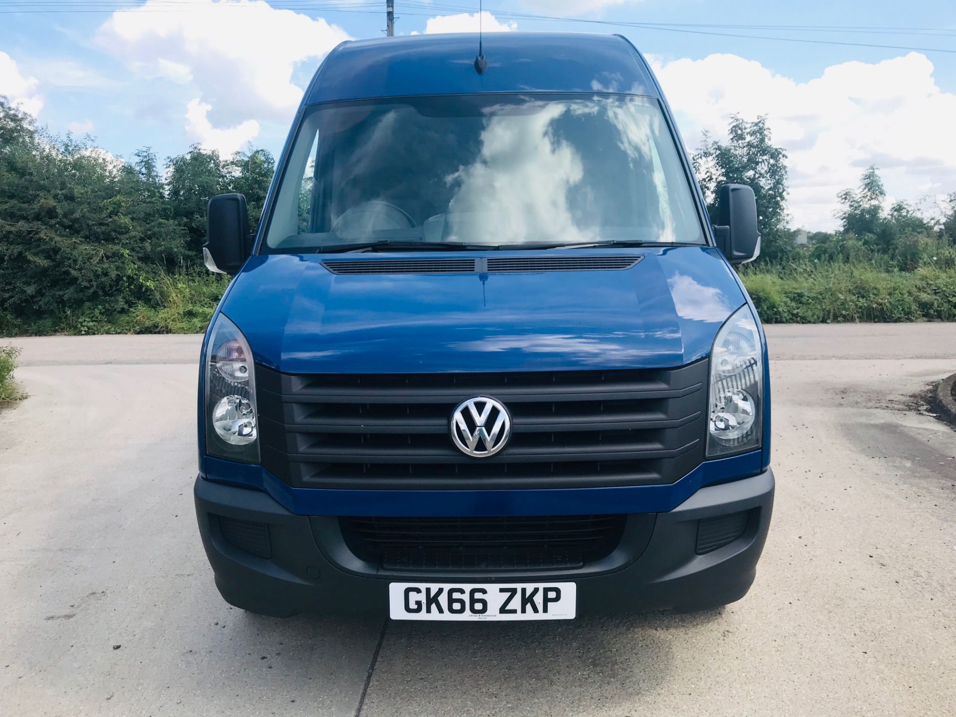 VOLKSWAGEN CRAFTER CR35 2.0TDI MEDIUM WHEEL BASE HIGH ROOF - 2017 MODEL - ULEZ COMPLIANT EURO 6 - Image 2 of 16