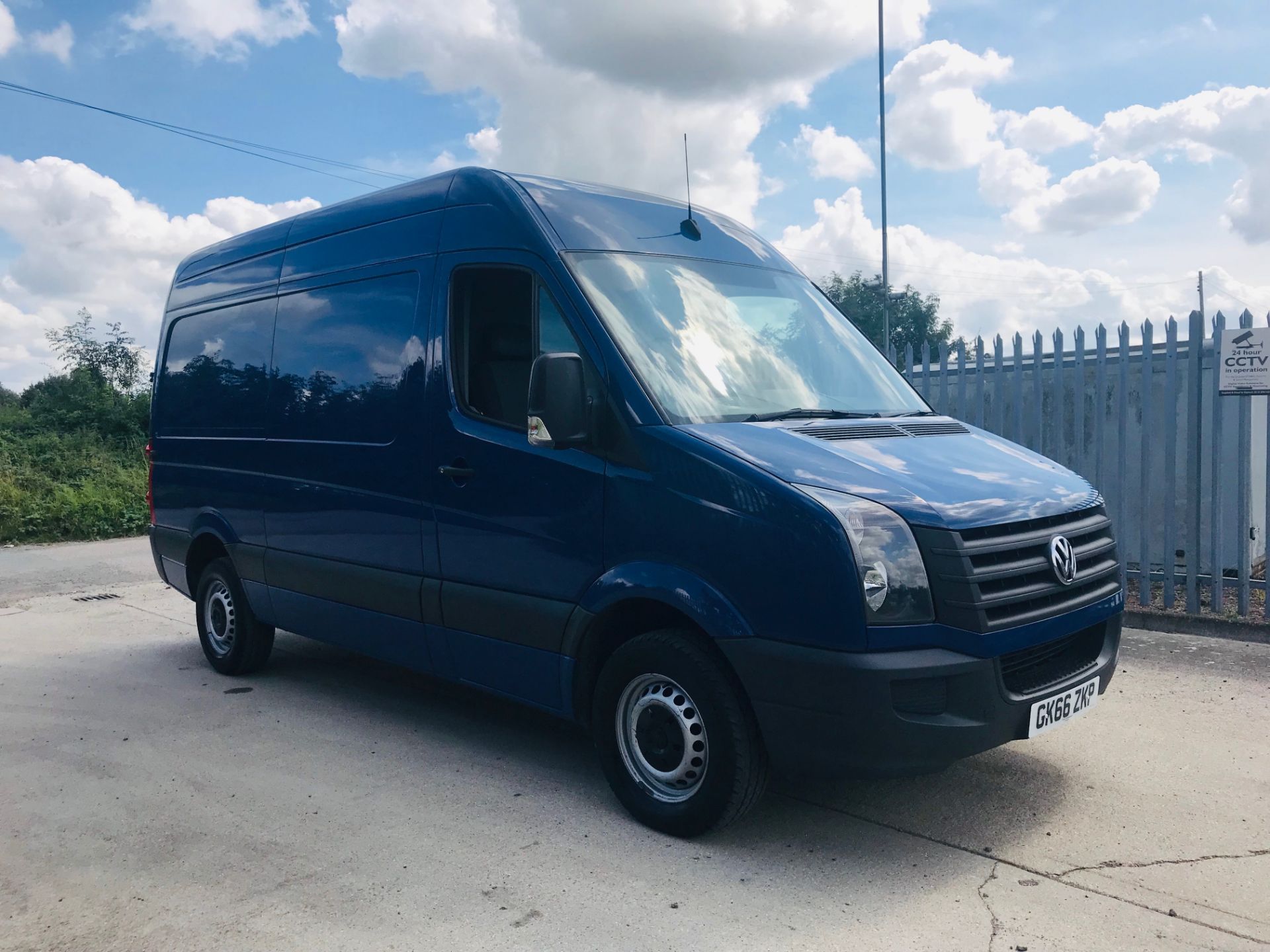 VOLKSWAGEN CRAFTER CR35 2.0TDI MEDIUM WHEEL BASE HIGH ROOF - 2017 MODEL - ULEZ COMPLIANT EURO 6