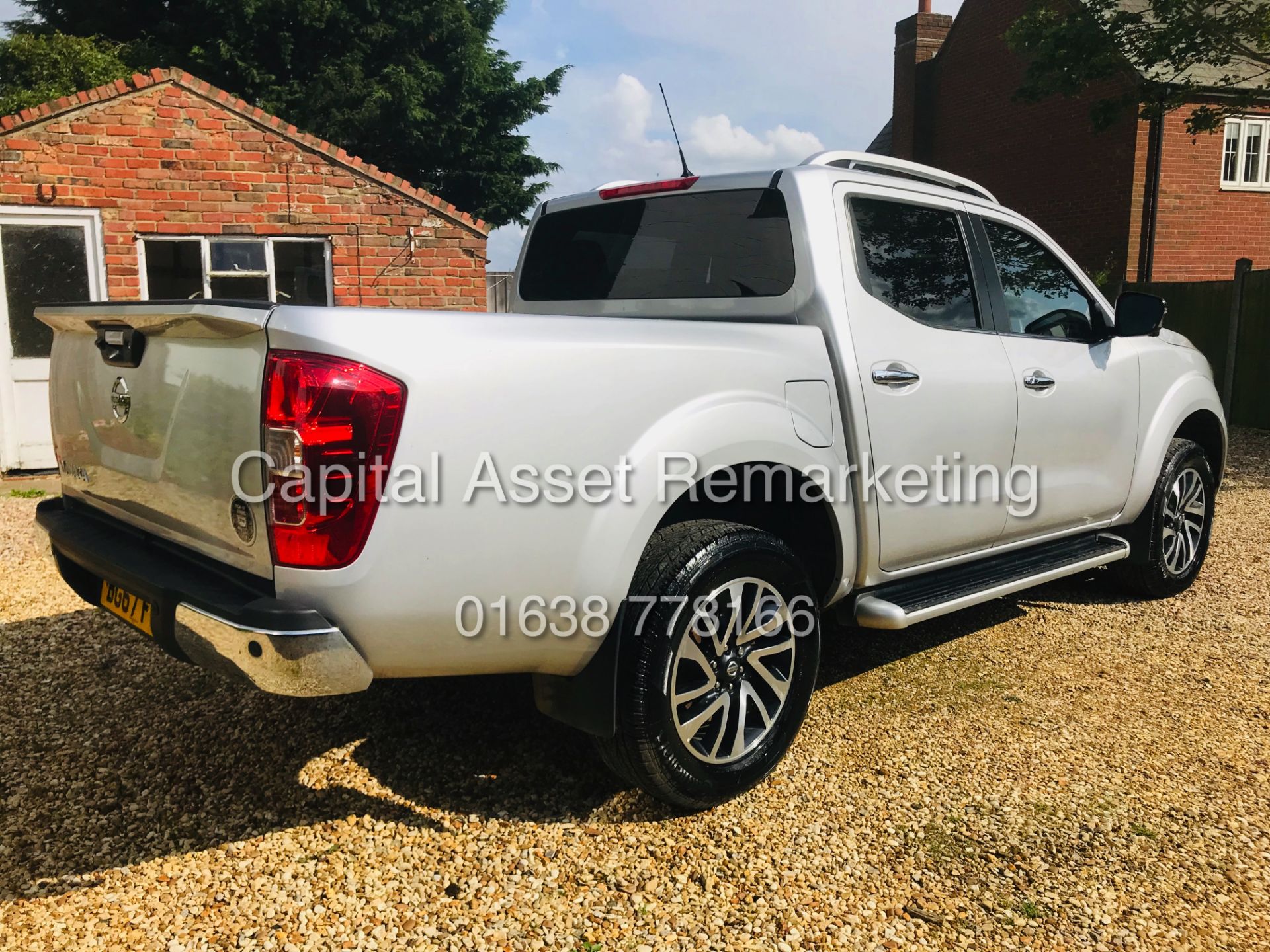 (ON SALE) NISSAN NAVARA "TEKNA" 2.3DCI AUTO (2018 MODEL) 1 OWNER *FULLY LOADED* SAT NAV - LEATHER - Image 9 of 33