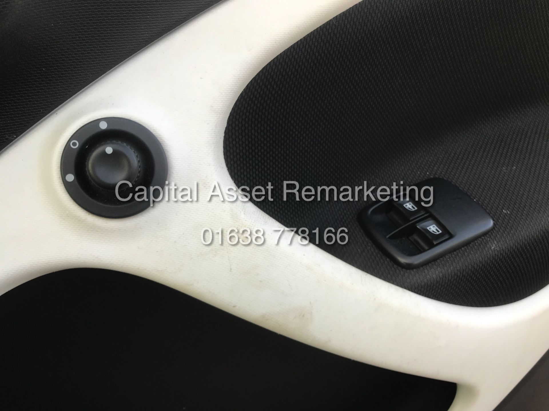 On Sale MERCEDES SMART FORFOUR "PRIME PREMIUM" 5 DR (15 REG - NEW) ONLY 30,000 miles - FULL LEATHER - Image 10 of 16