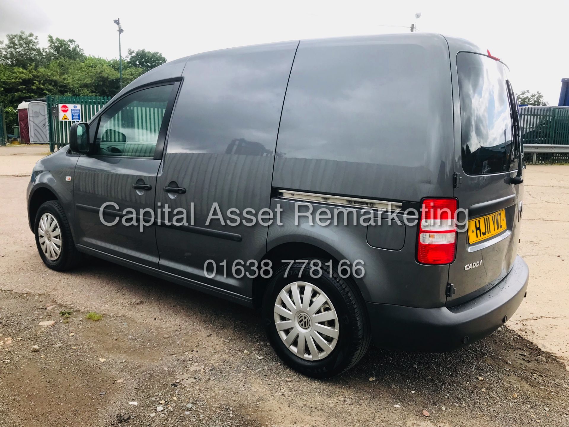 VOLKSWAGEN CADDY 1.6TDI "SPORT STYLE" C20 (11 REG) MET GREY *AIR CON* FULL ELEC PACK - SIDE DOOR - Image 9 of 22