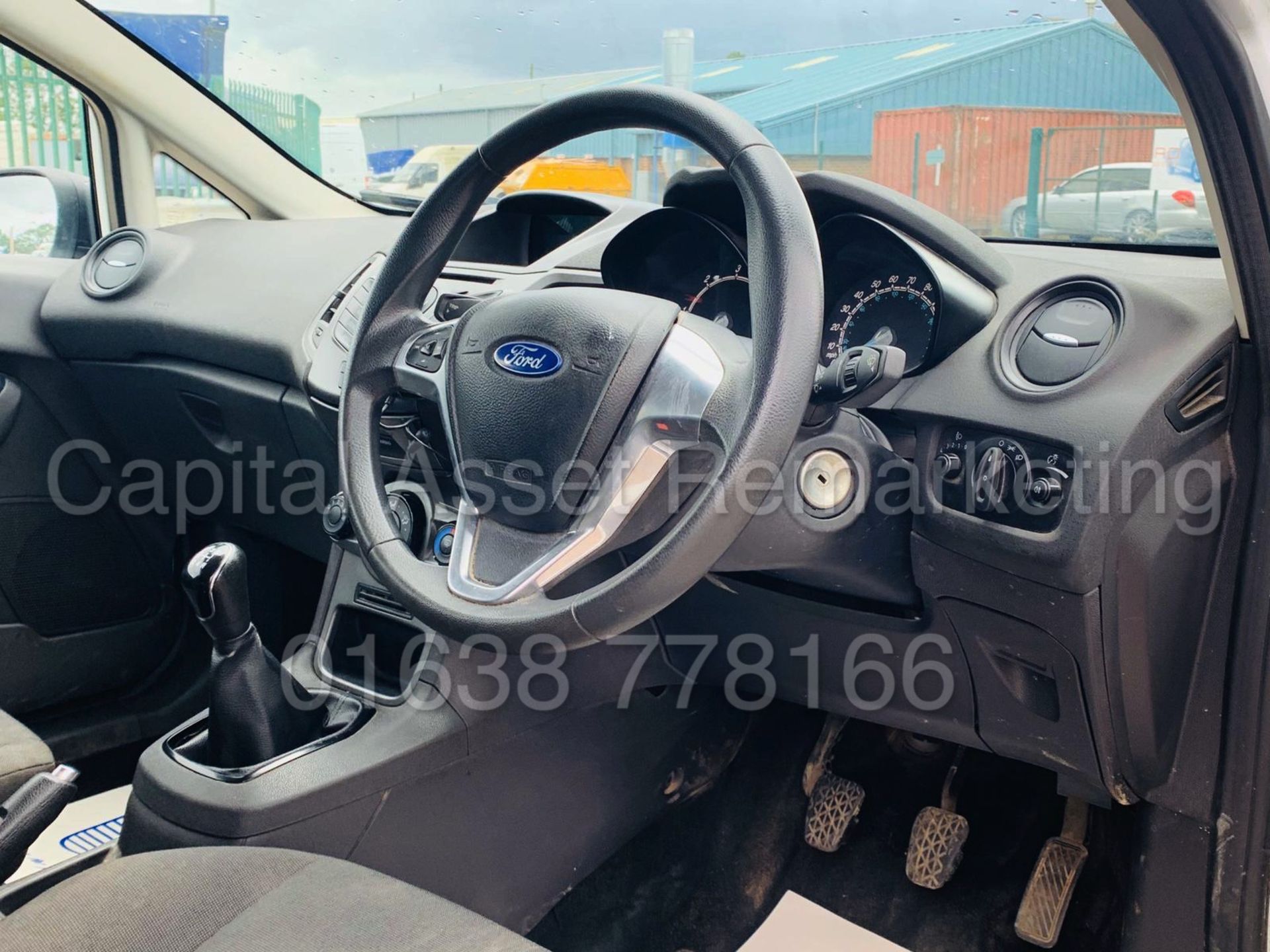 FORD FIESTA *LCV - PANEL VAN* (2015 MODEL) '1.5 TDCI - 75 BHP - 5 SPEED' (50 MPG+) *LOW MILES* - Bild 19 aus 29