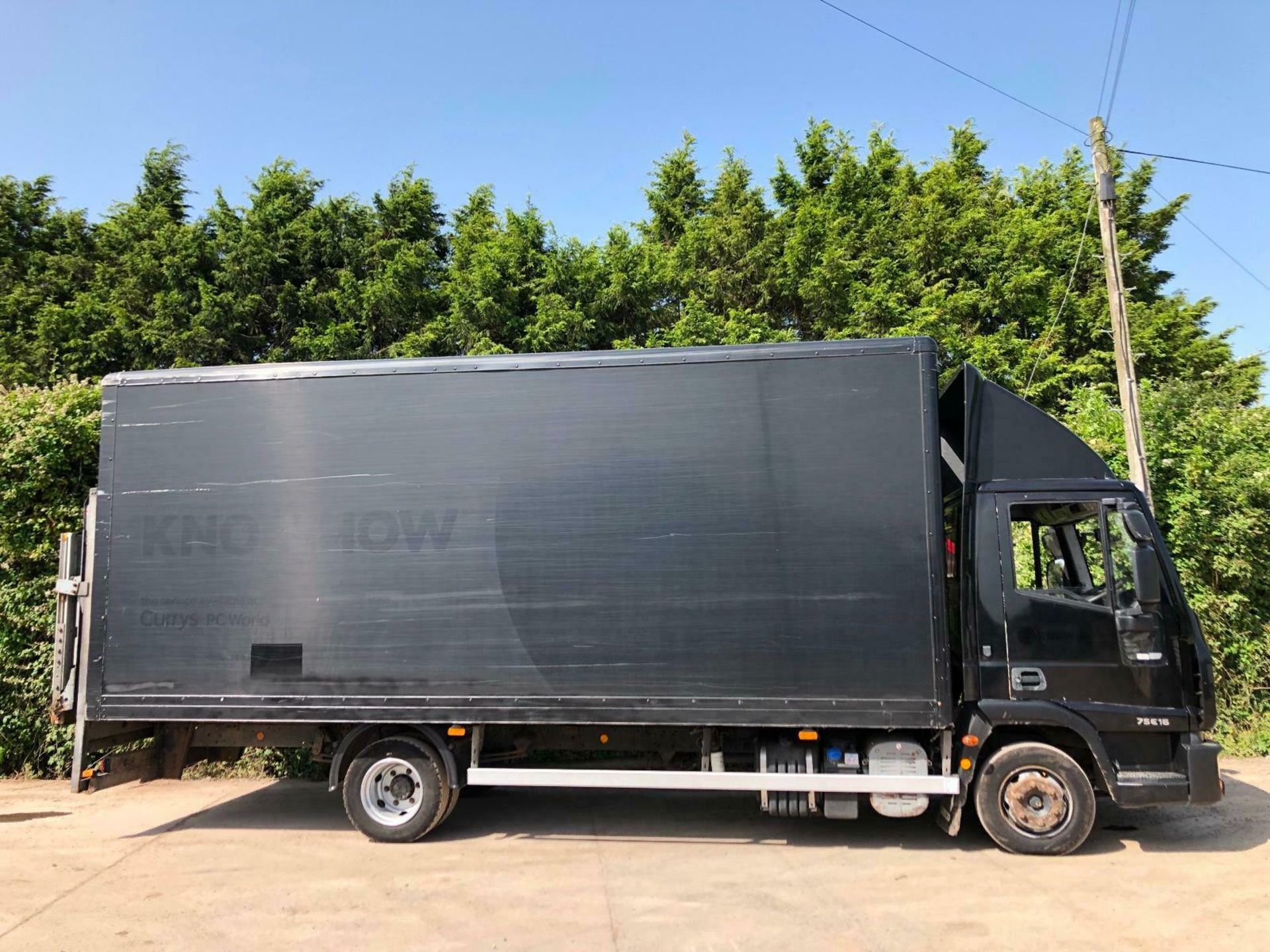 On Sale IVECO CARGO 75E16 EURO 6 COMPLIANT 20 FOOT BOX VAN WITH ELECTRIC TAIL LIFT - 2015 MODEL - Image 4 of 5