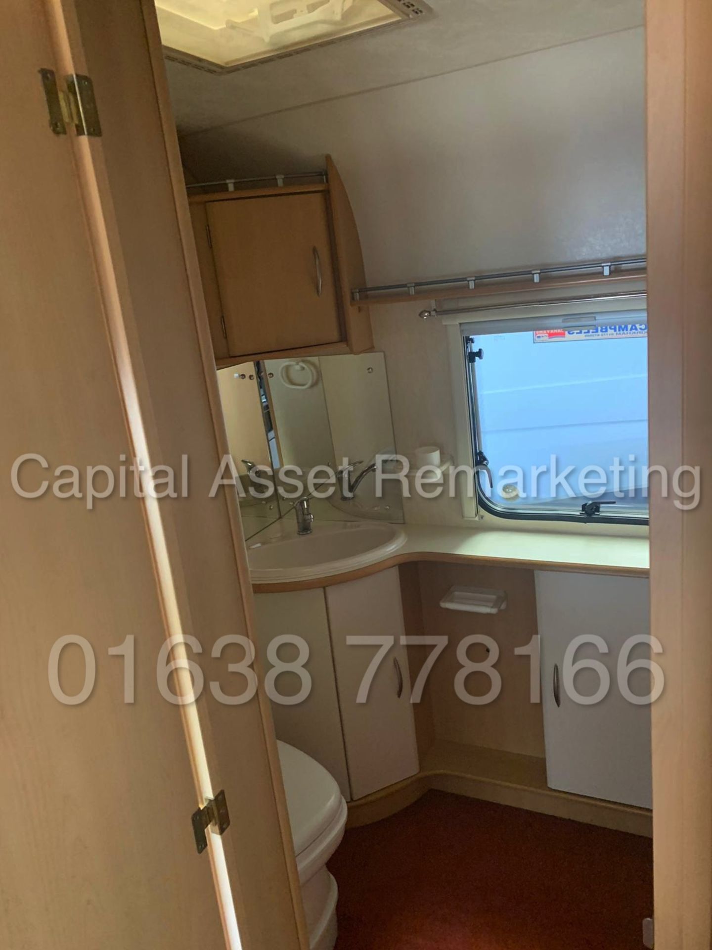 COACHMAN AMARA 520/4 *4 BERTH TOURING CARAVAN* (2005) 'ALKO HITCH - MOTOR MOVER' (NO VAT - SAVE 20%) - Image 11 of 18