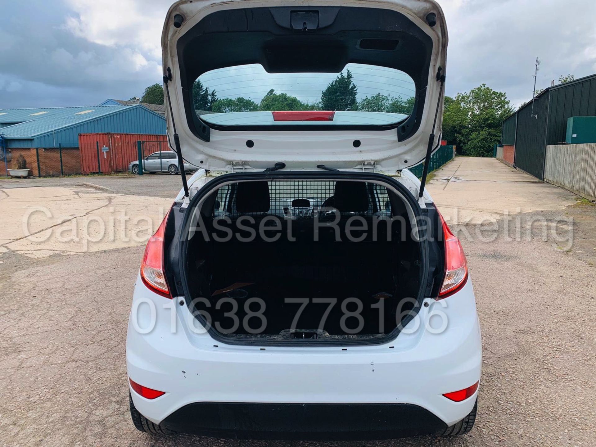 FORD FIESTA *LCV - PANEL VAN* (2015 MODEL) '1.5 TDCI - 75 BHP - 5 SPEED' (50 MPG+) *LOW MILES* - Bild 15 aus 29