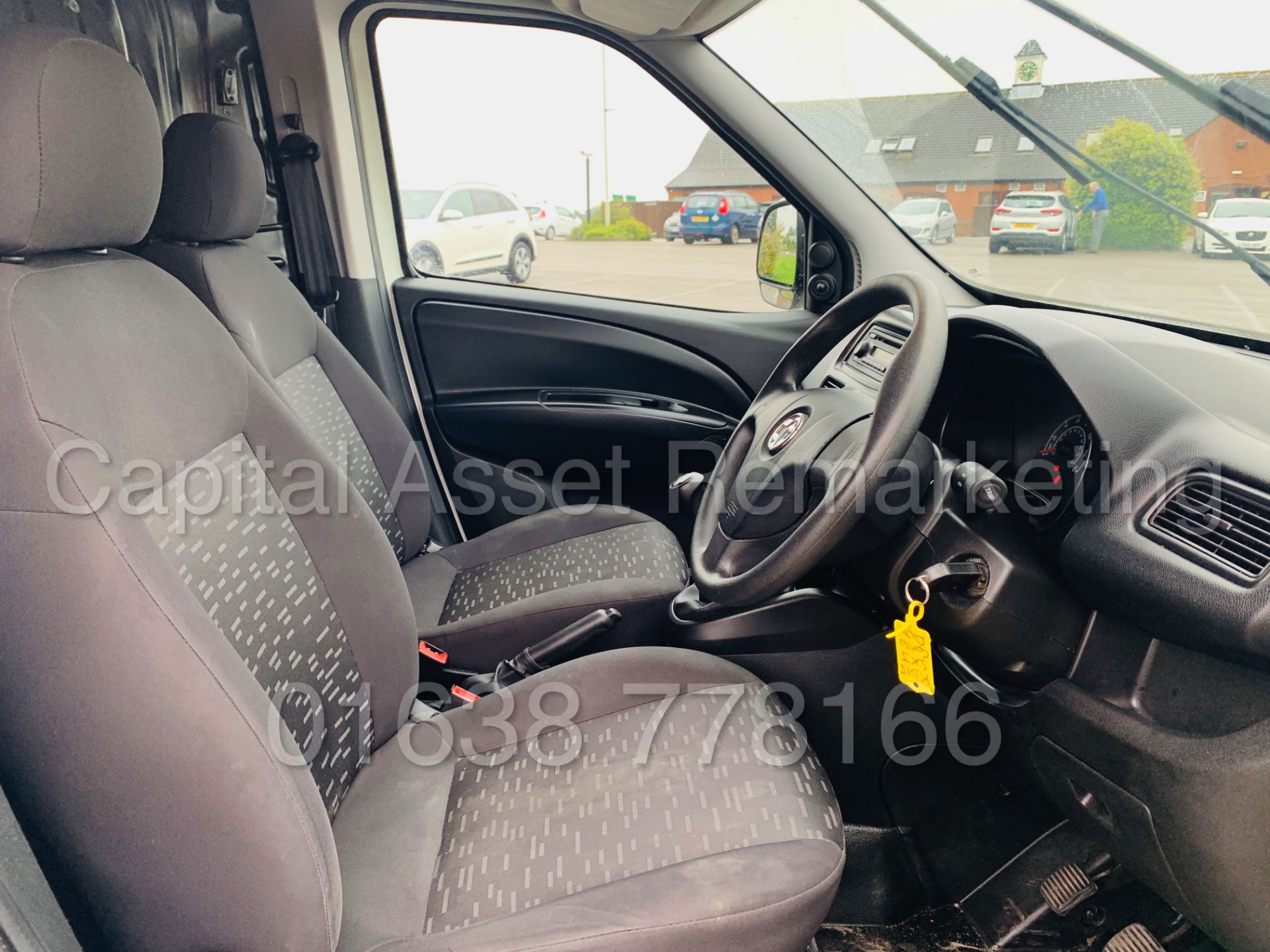 VAUXHALL COMBO 2000 *SWB - PANEL VAN* (2015 - NEW MODEL) 'CDTI - 90 BHP - 5 SPEED' (1 OWNER) - Image 20 of 30