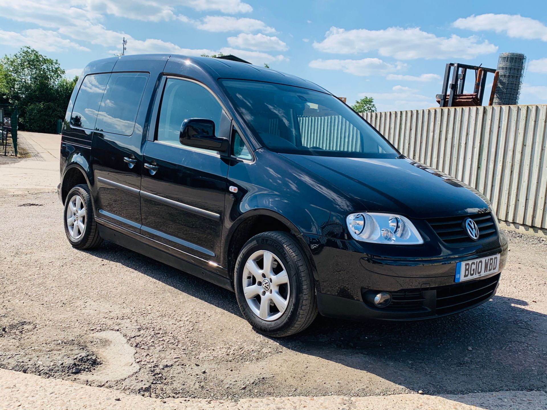 (ON SALE) VW CADDY 1.9TDI "LIFE" DSG AUTO-WHEELCHAIR ACCESSIBLE VEHICLE - ONLY 42K MILES!! - NO VAT!