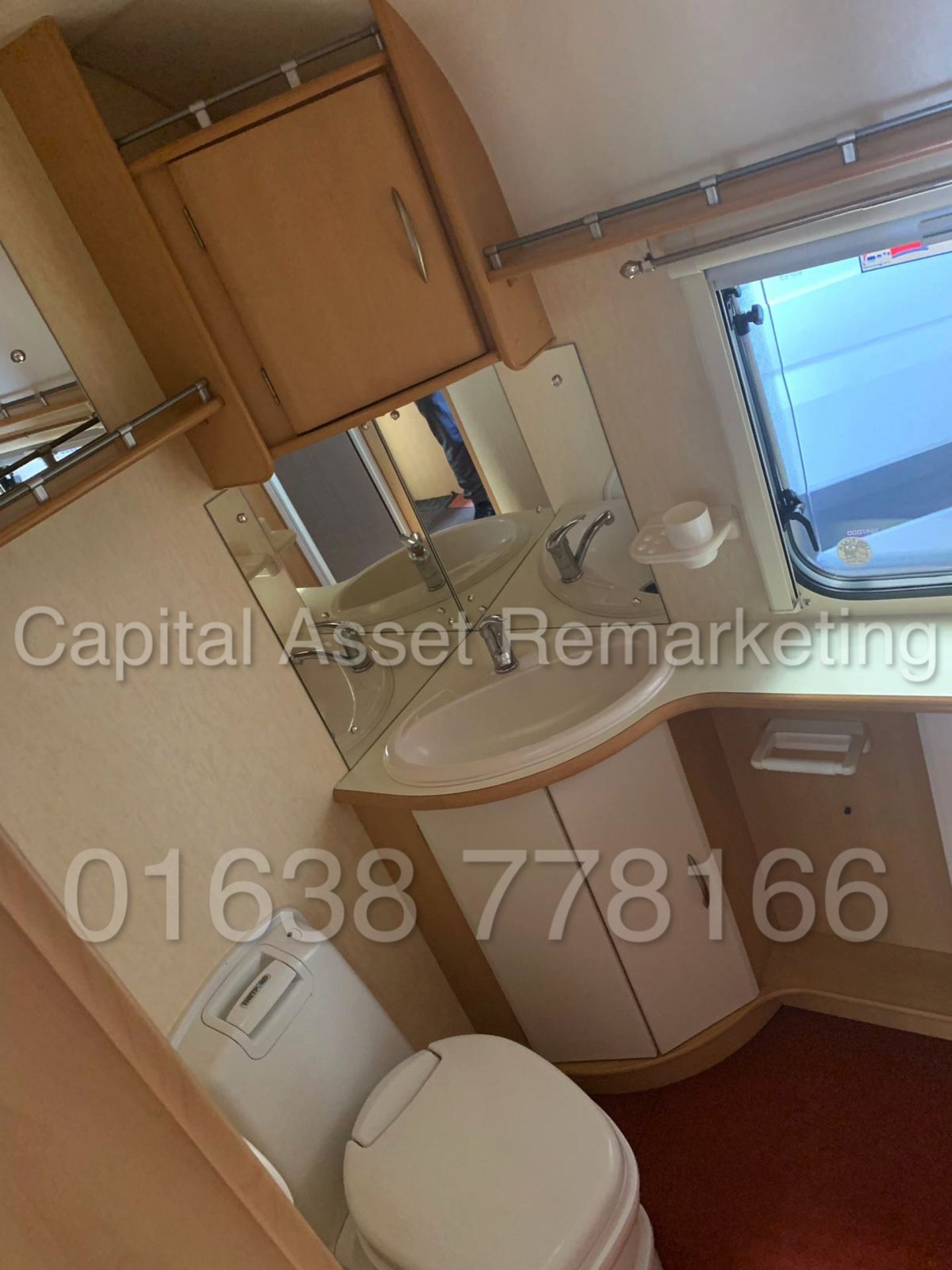 COACHMAN AMARA 520/4 *4 BERTH TOURING CARAVAN* (2005) 'ALKO HITCH - MOTOR MOVER' (NO VAT - SAVE 20%) - Image 13 of 18