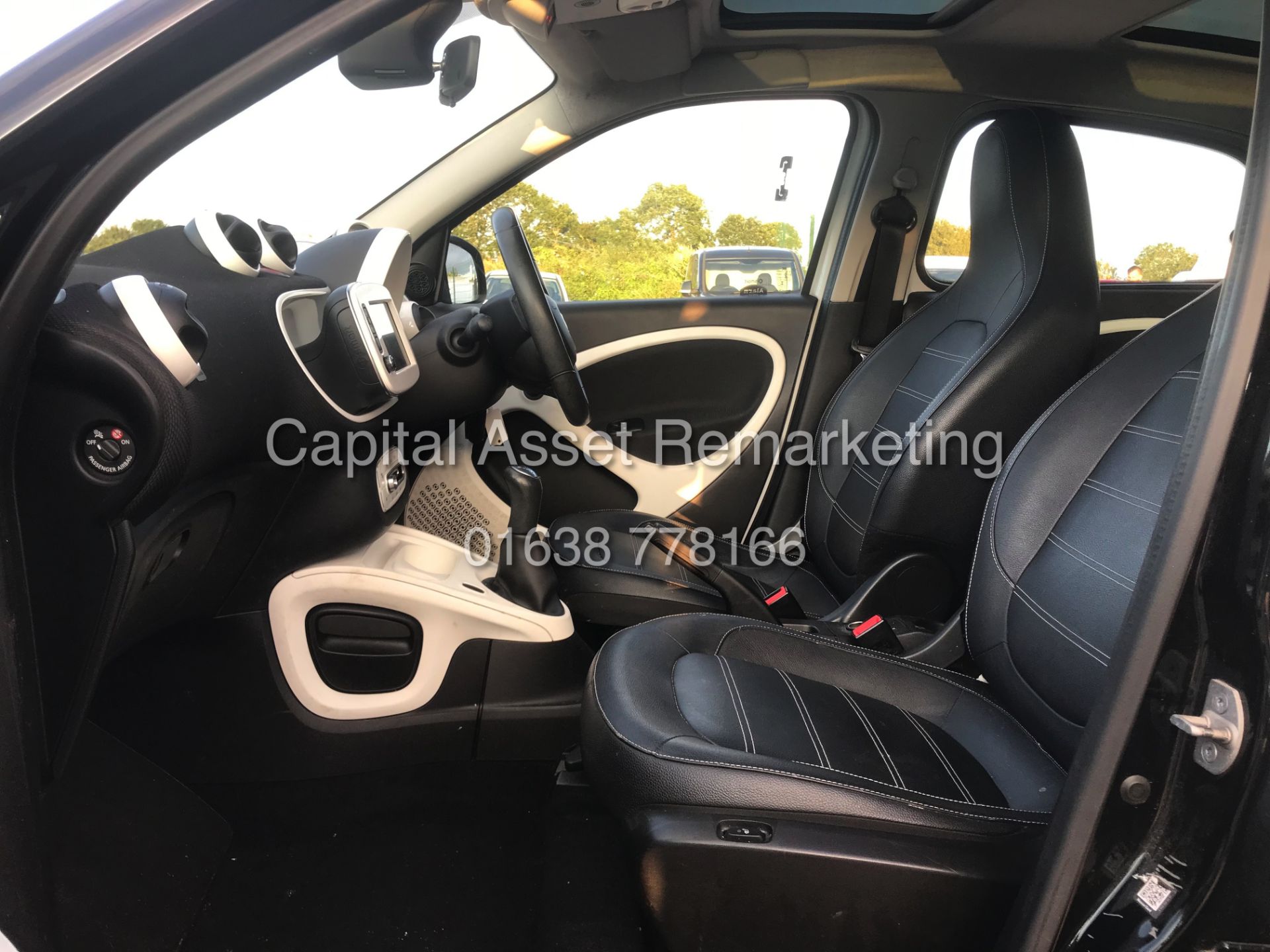 On Sale MERCEDES SMART FORFOUR "PRIME PREMIUM" 5 DR (15 REG - NEW) ONLY 30,000 miles - FULL LEATHER - Bild 14 aus 16