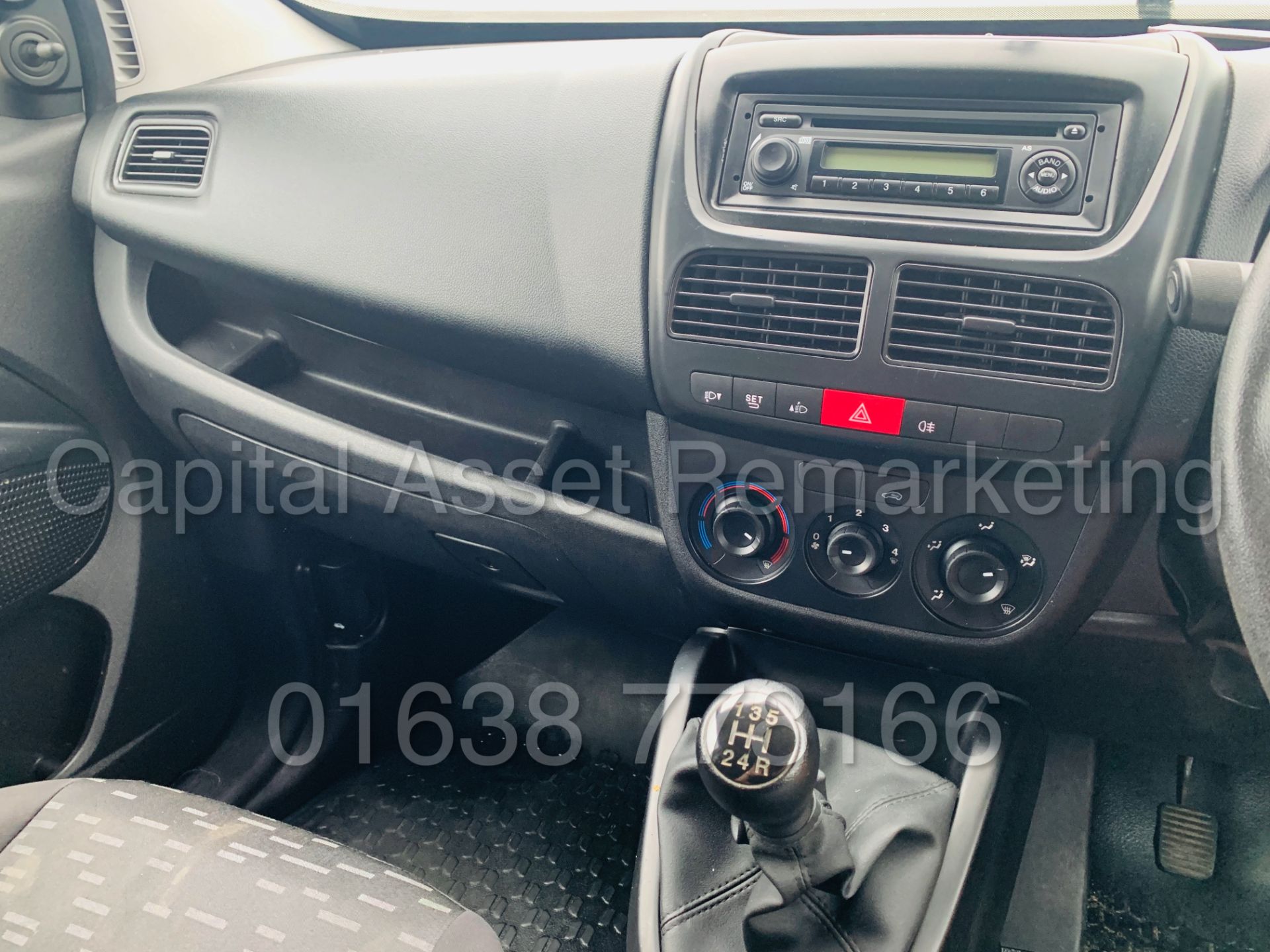 VAUXHALL COMBO 2000 *SWB - PANEL VAN* (2015 - NEW MODEL) 'CDTI - 90 BHP - 5 SPEED' (1 OWNER) - Image 25 of 30