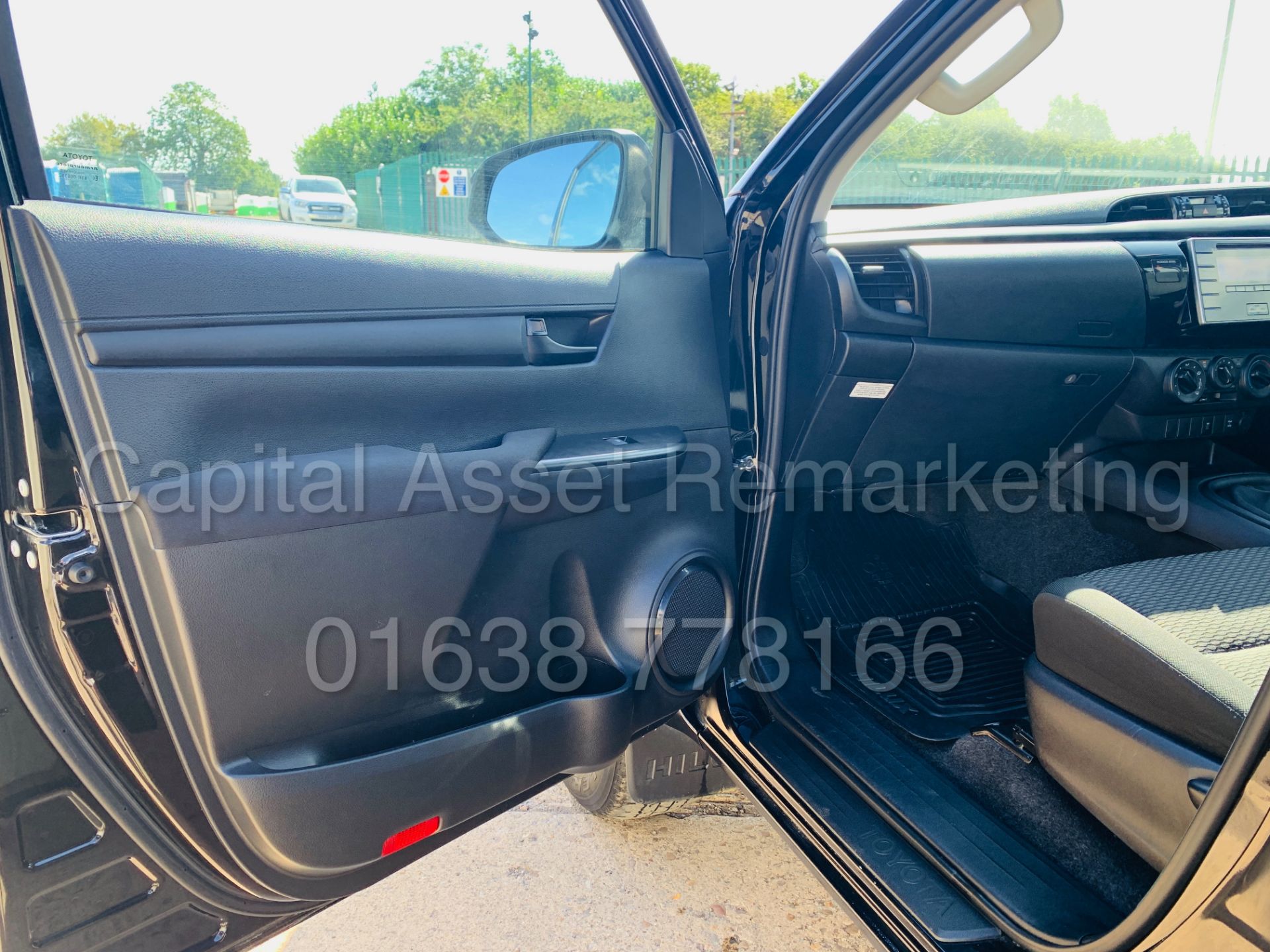 On Sale TOYOTA HILUX *BLACK EDITION* D/CAB PICK-UP (2017 - NEW MODEL) 2.4 D-4D -150 BHP- *LOW MILES* - Image 15 of 43