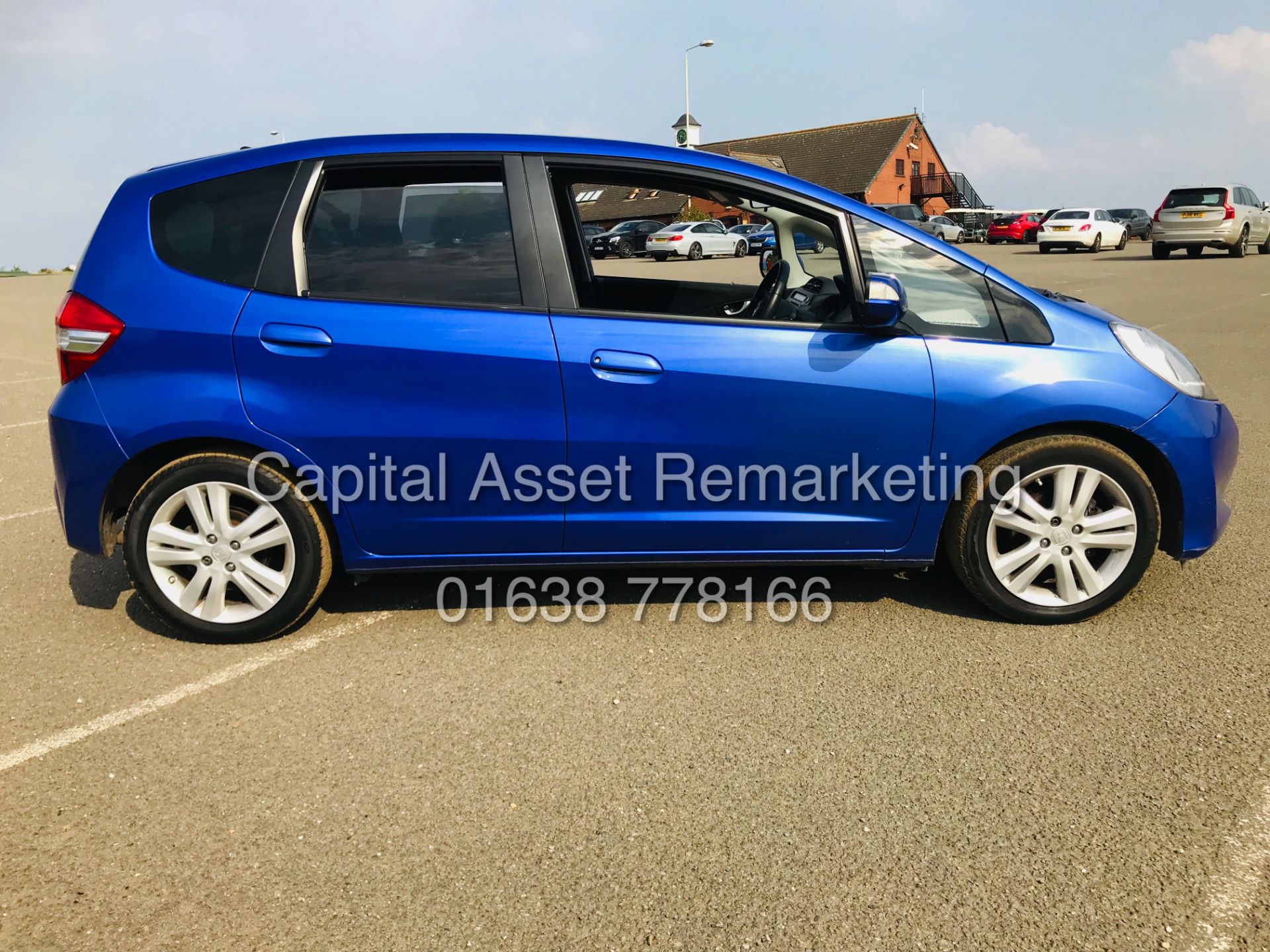 (ON SALE) HONDA JAZZ 1.3 ES+I-VEC -5 DOOR HATCHBACK-2015 MODEL -1 OWNER - AIR CON -24K MILES GENUINE - Image 2 of 17