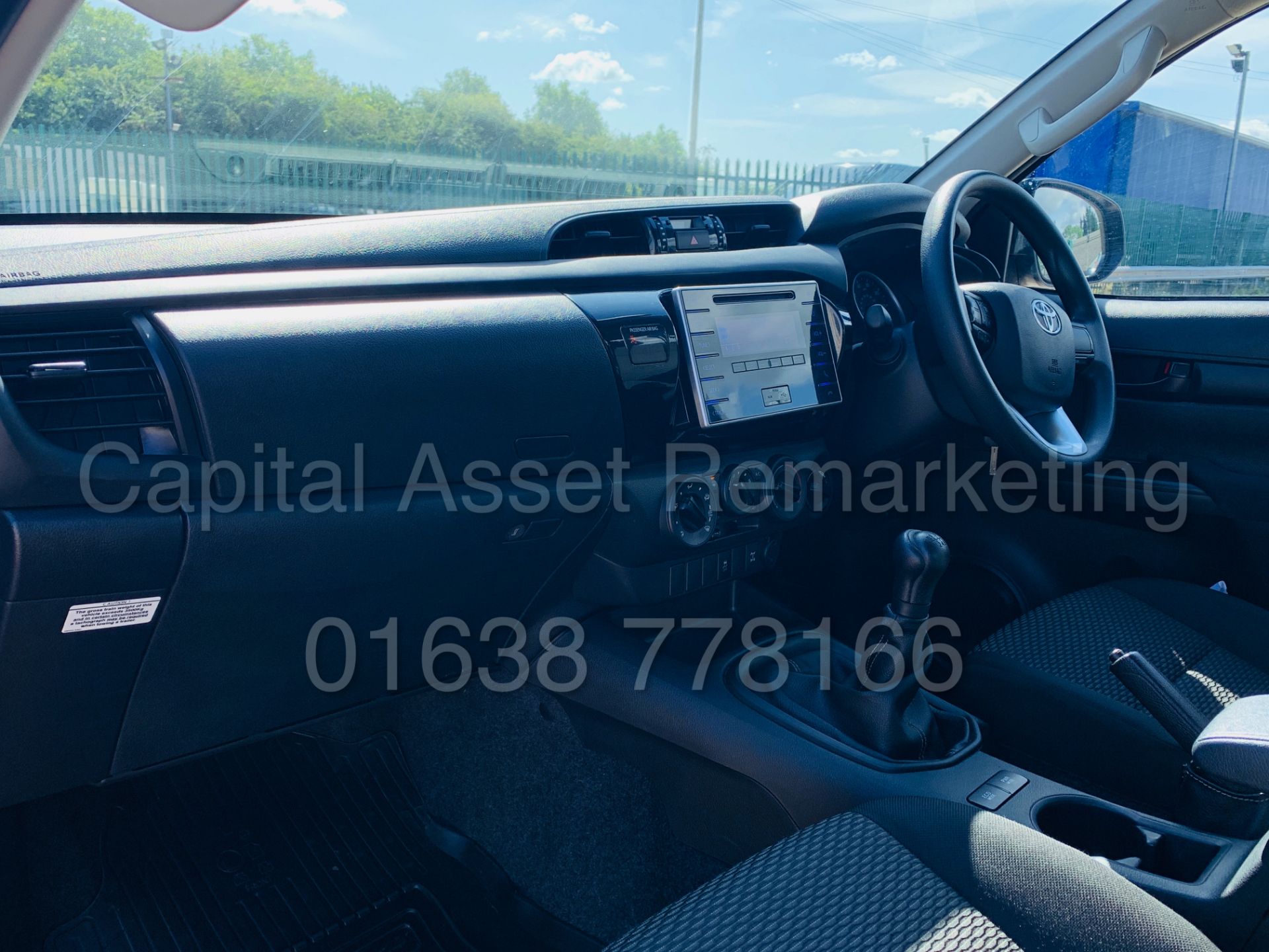 On Sale TOYOTA HILUX *BLACK EDITION* D/CAB PICK-UP (2017 - NEW MODEL) 2.4 D-4D -150 BHP- *LOW MILES* - Image 17 of 43