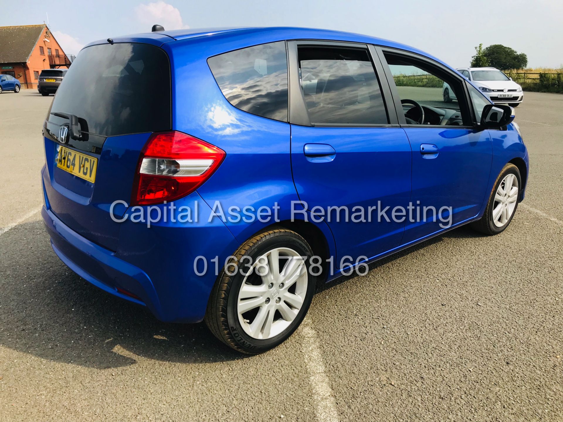 (ON SALE) HONDA JAZZ 1.3 ES+I-VEC -5 DOOR HATCHBACK-2015 MODEL -1 OWNER - AIR CON -24K MILES GENUINE - Image 3 of 17