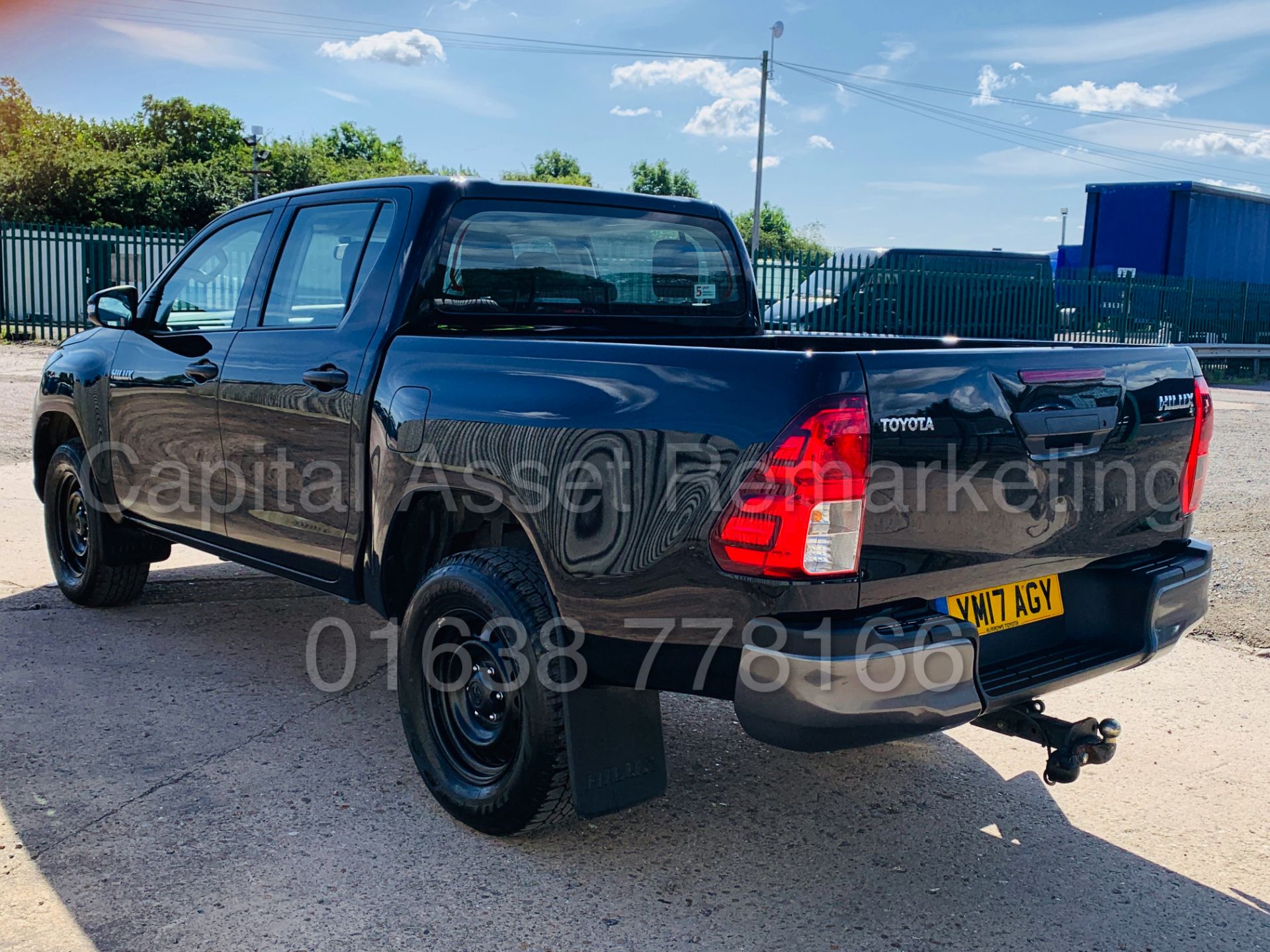 On Sale TOYOTA HILUX *BLACK EDITION* D/CAB PICK-UP (2017 - NEW MODEL) 2.4 D-4D -150 BHP- *LOW MILES* - Image 8 of 43