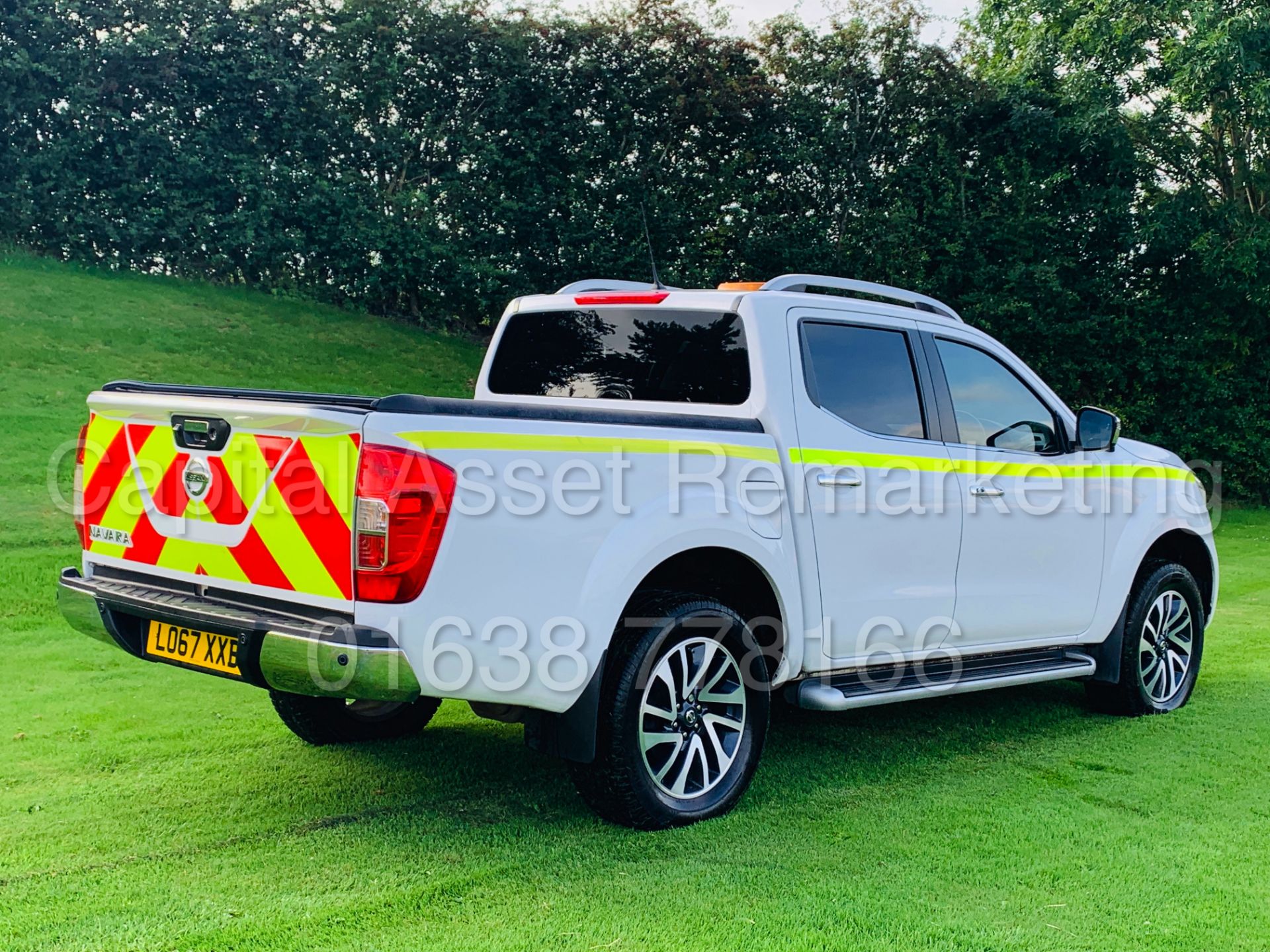 (On Sale) NISSAN NAVARA *TEKNA EDITION* DOUBLE CAB PICK-UP (67 REG) '2.3 DCI - 6 SPEED' (1 OWNER) - Image 13 of 58