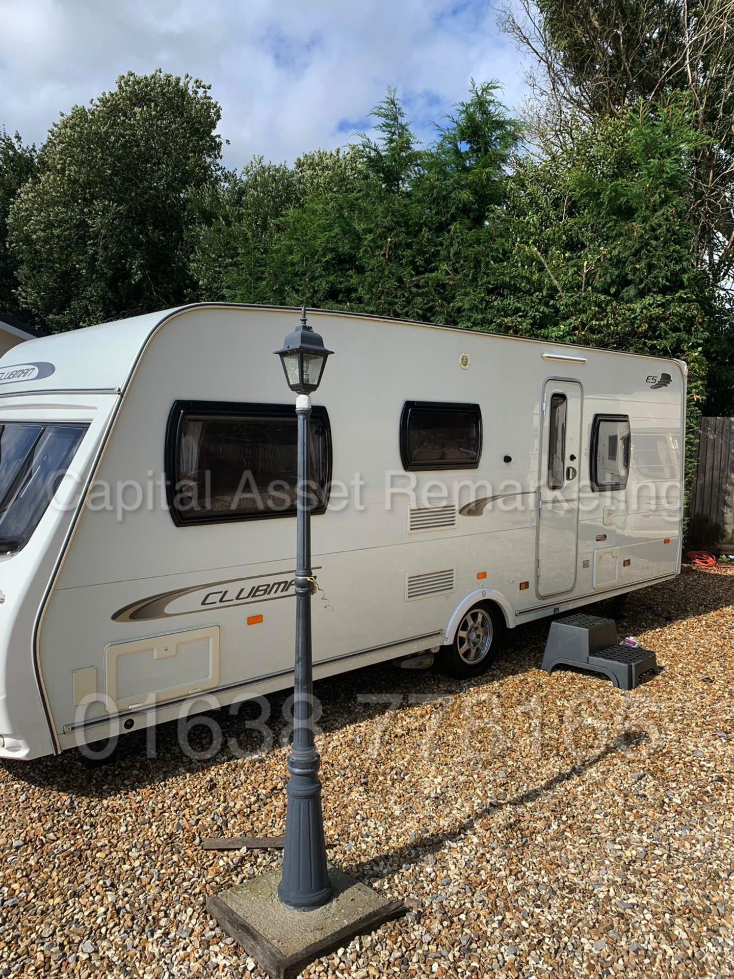 LUNAR CLUBMAN *ES EDITION* 4 BERTH TOURING CARAVAN (2011) *MOTOR MOVER - ALDE HEATING* (HUGE SPEC) - Image 3 of 21