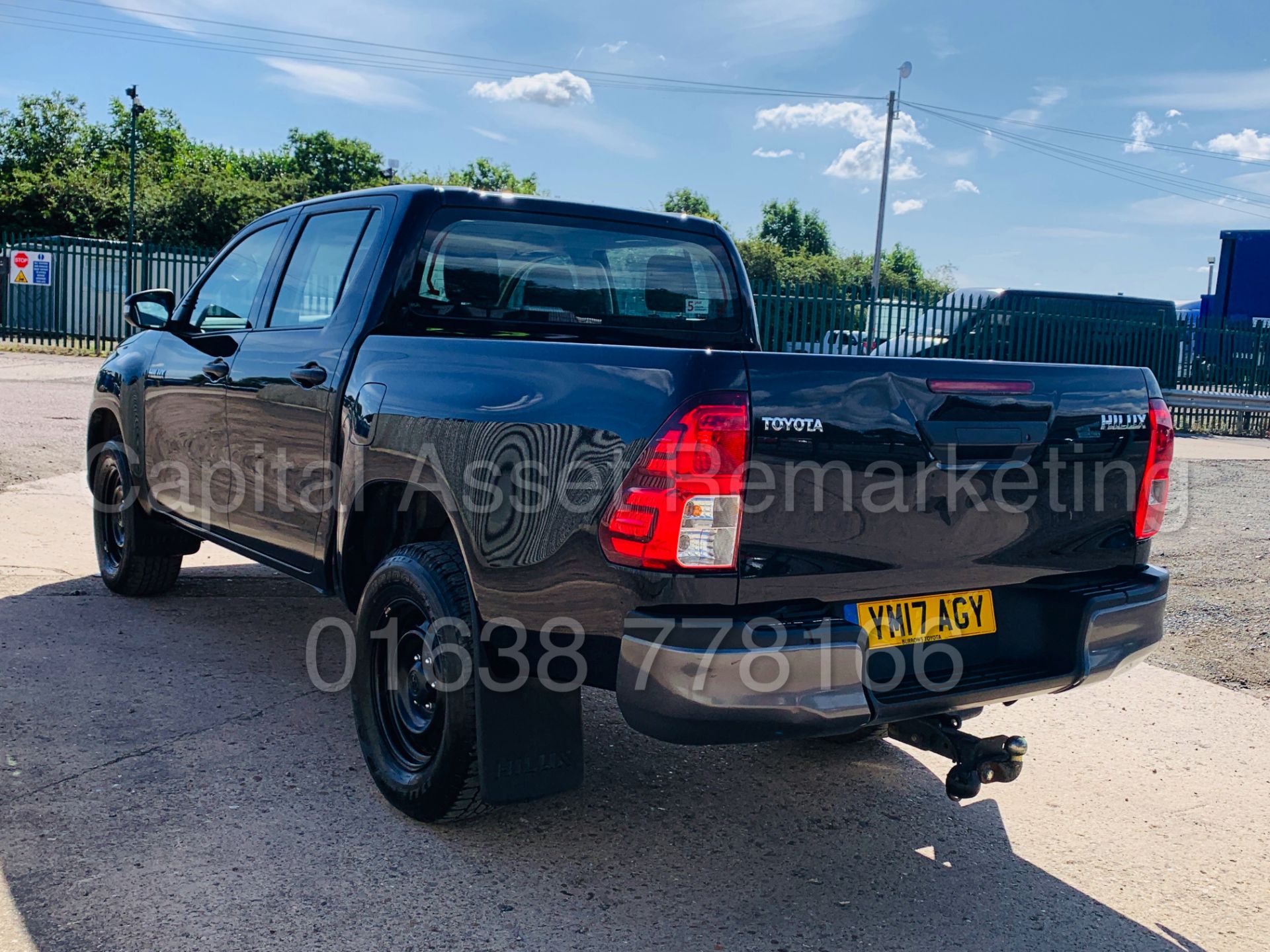 On Sale TOYOTA HILUX *BLACK EDITION* D/CAB PICK-UP (2017 - NEW MODEL) 2.4 D-4D -150 BHP- *LOW MILES* - Image 9 of 43