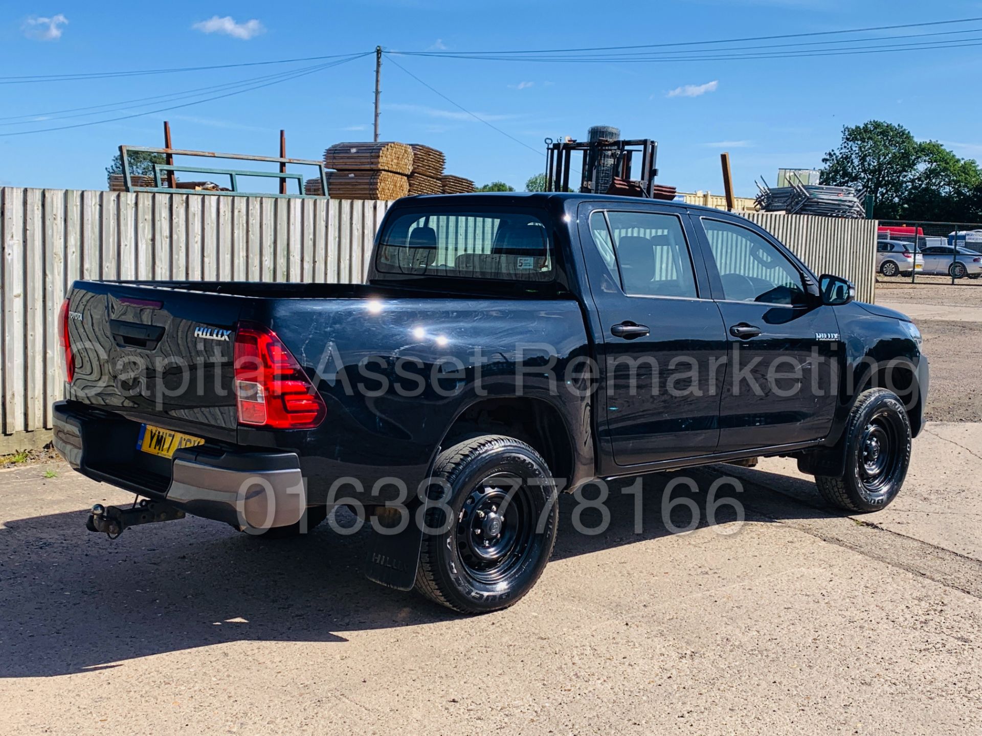 On Sale TOYOTA HILUX *BLACK EDITION* D/CAB PICK-UP (2017 - NEW MODEL) 2.4 D-4D -150 BHP- *LOW MILES* - Image 12 of 43