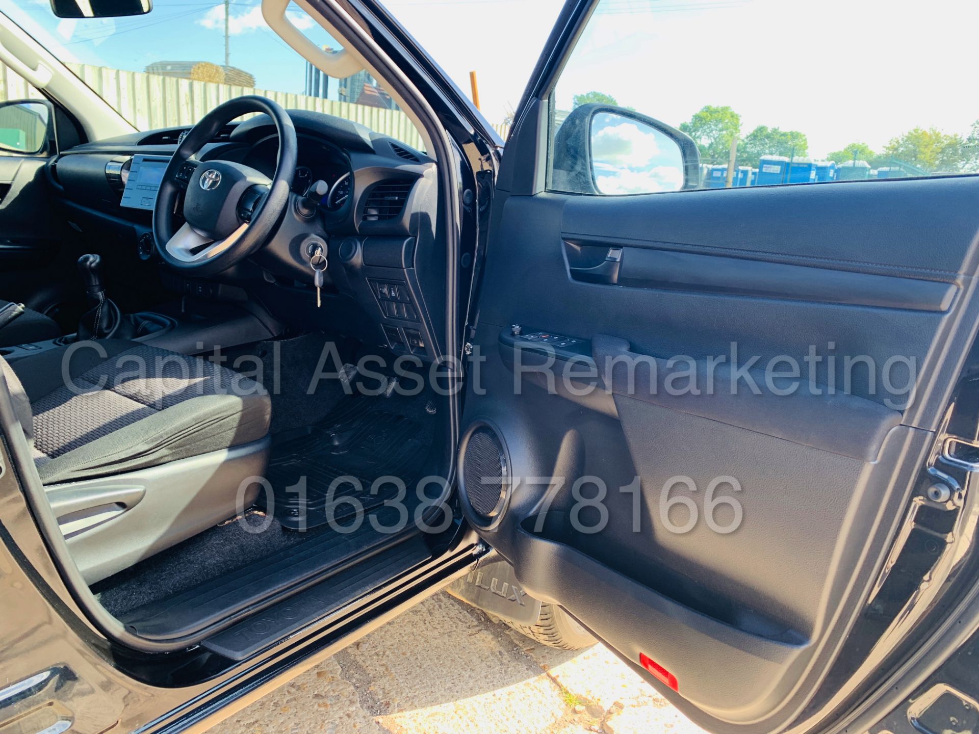 On Sale TOYOTA HILUX *BLACK EDITION* D/CAB PICK-UP (2017 - NEW MODEL) 2.4 D-4D -150 BHP- *LOW MILES* - Image 27 of 43