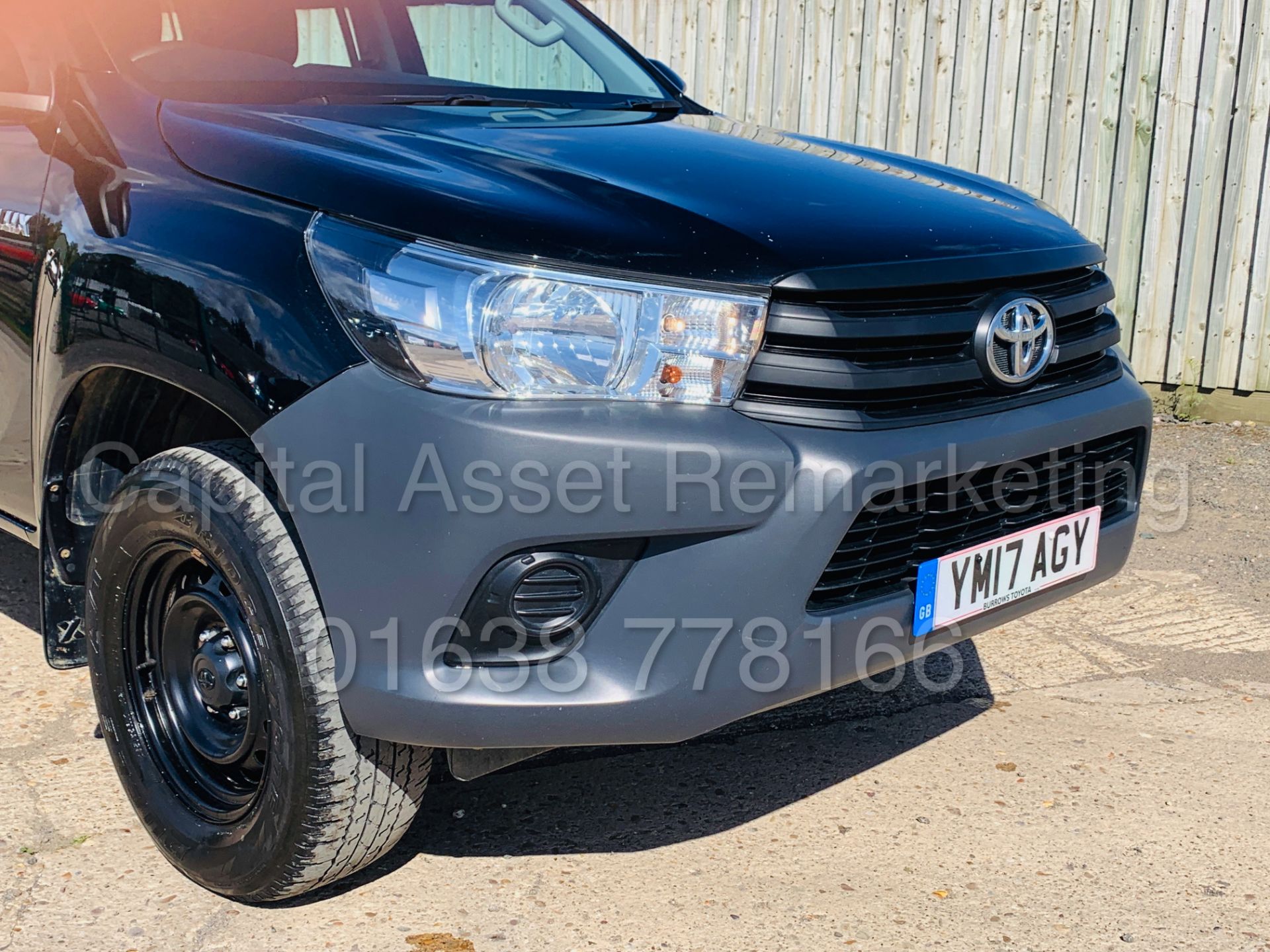 On Sale TOYOTA HILUX *BLACK EDITION* D/CAB PICK-UP (2017 - NEW MODEL) 2.4 D-4D -150 BHP- *LOW MILES* - Image 13 of 43