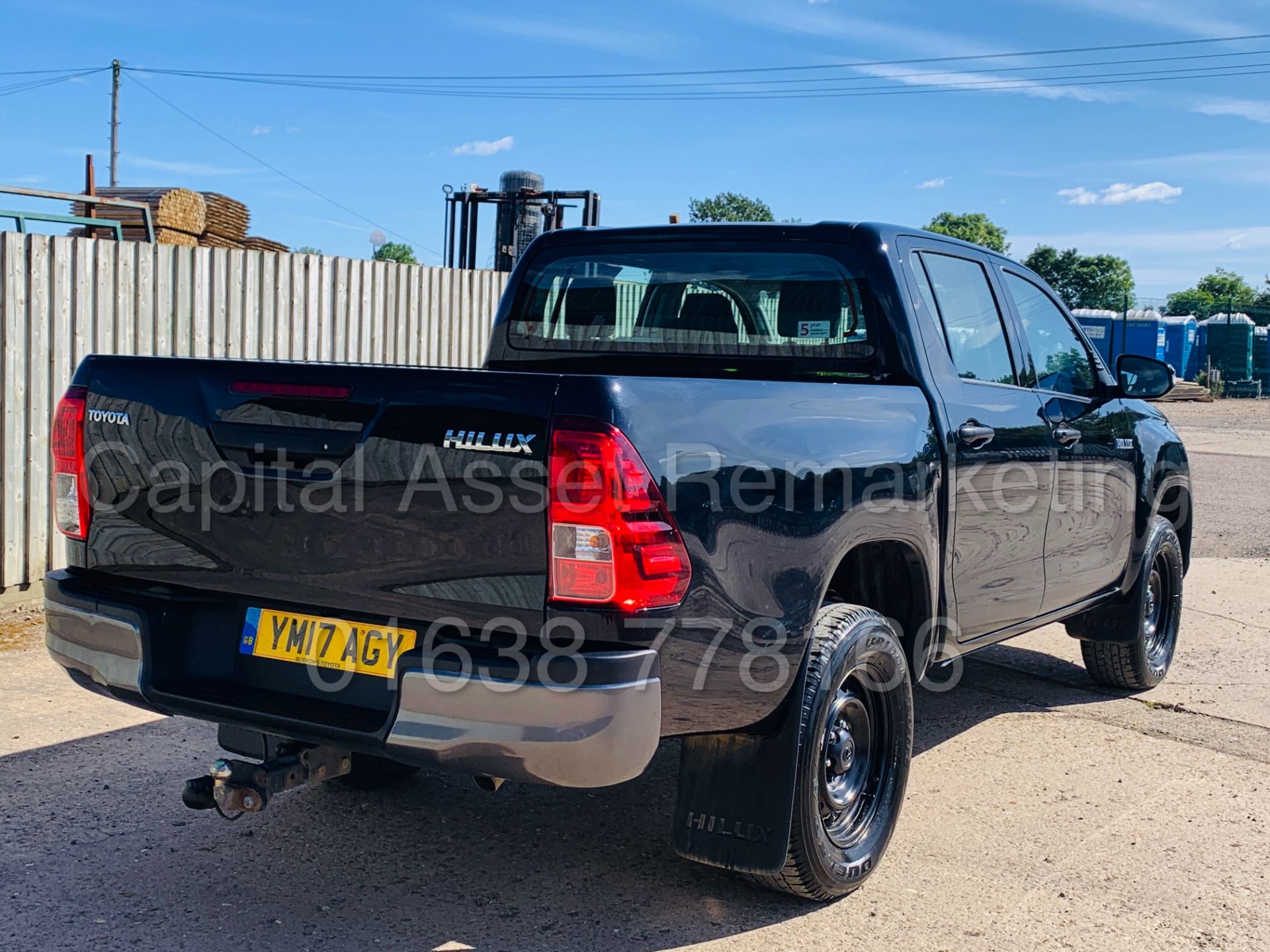 On Sale TOYOTA HILUX *BLACK EDITION* D/CAB PICK-UP (2017 - NEW MODEL) 2.4 D-4D -150 BHP- *LOW MILES* - Image 11 of 43