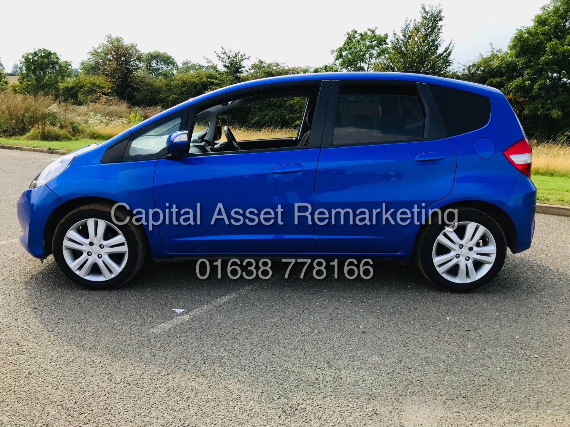 (ON SALE) HONDA JAZZ 1.3 ES+I-VEC -5 DOOR HATCHBACK-2015 MODEL -1 OWNER - AIR CON -24K MILES GENUINE - Image 6 of 17