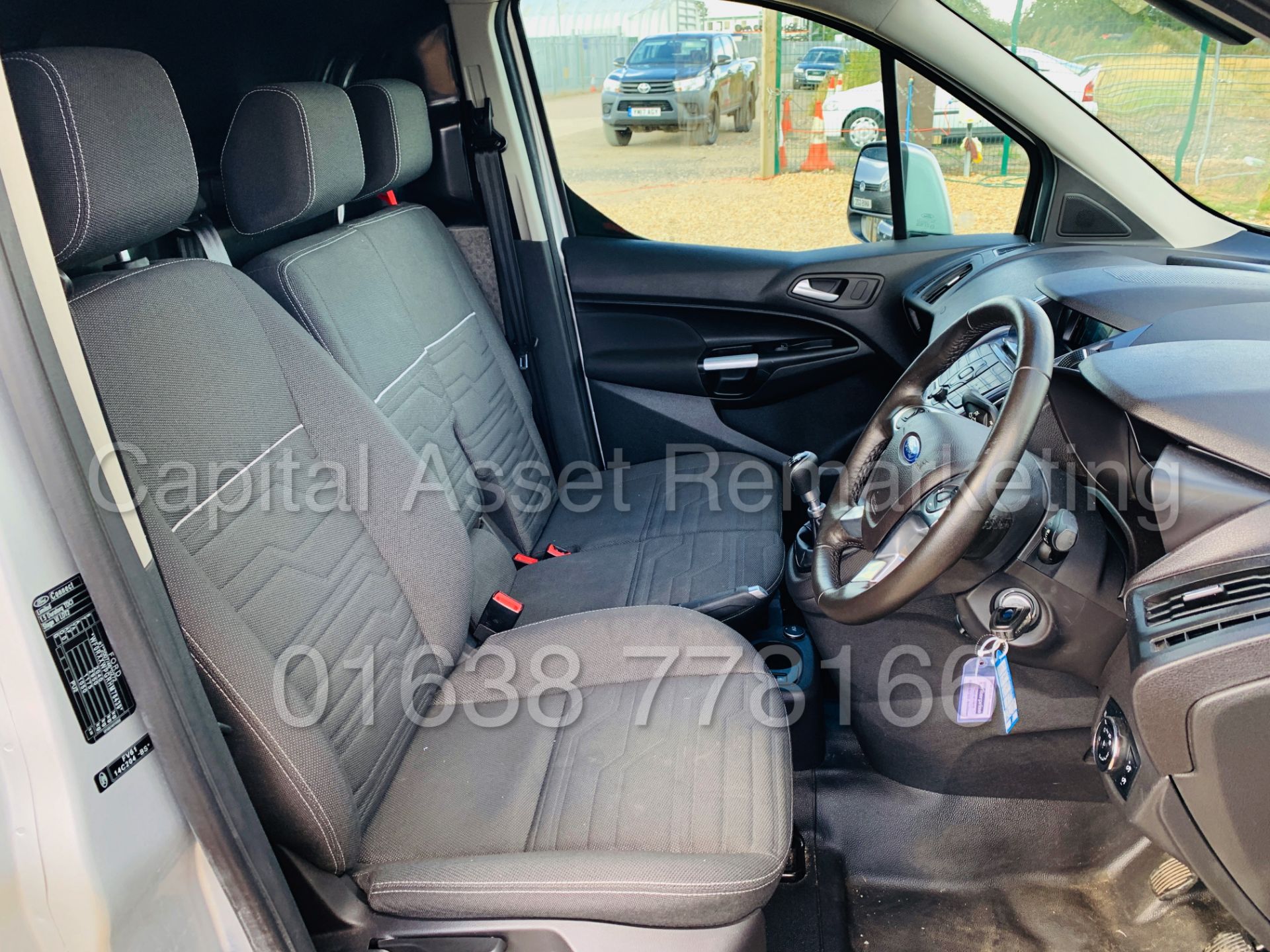 FORD TRANSIT CONNECT *LIMITED EDITION* SWB PANEL VAN (2017) '1.5 TDCI- 120 BHP - 6 SPEED' *TOP SPEC* - Image 31 of 44