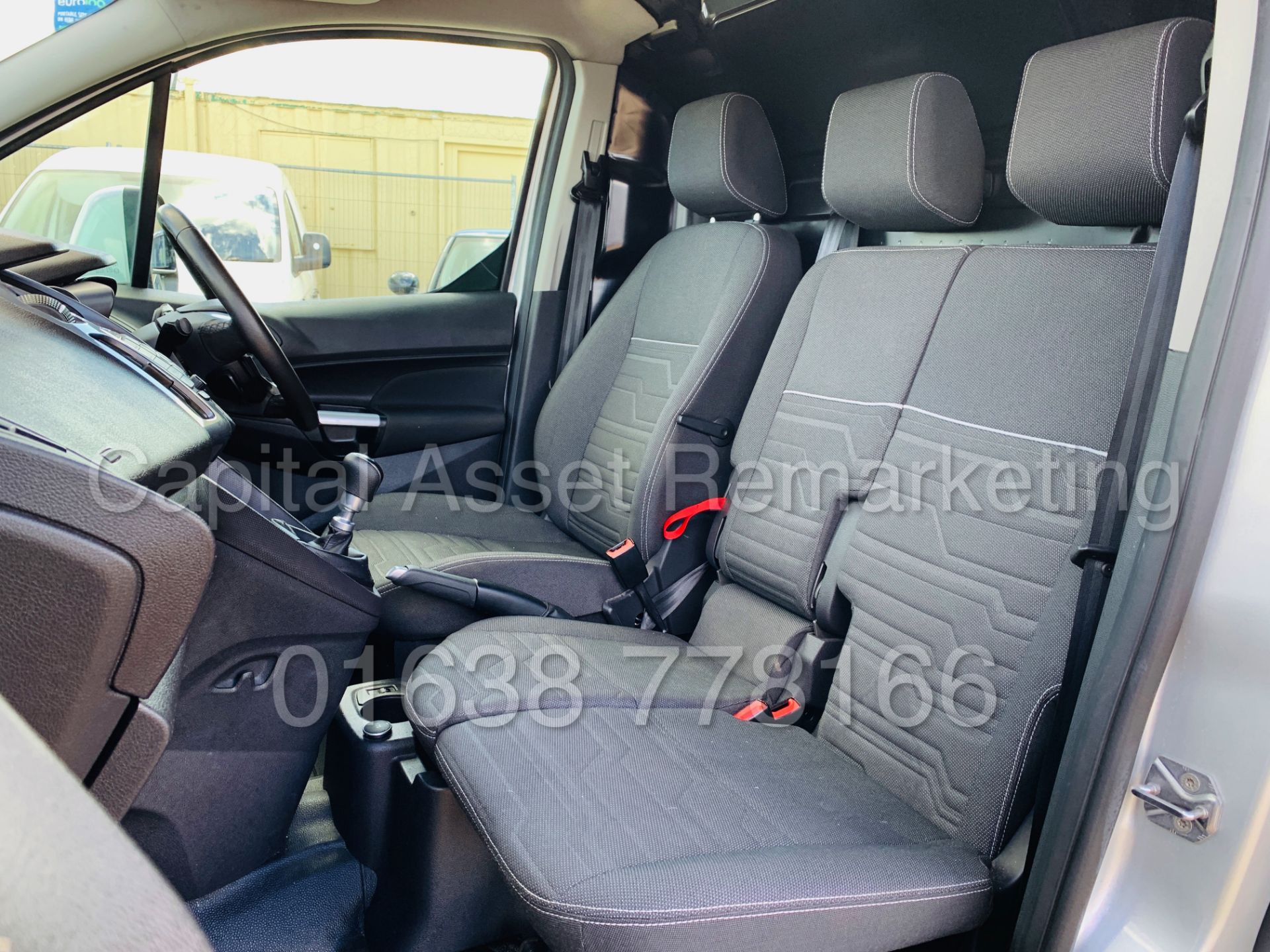 FORD TRANSIT CONNECT *LIMITED EDITION* SWB PANEL VAN (2017) '1.5 TDCI- 120 BHP - 6 SPEED' *TOP SPEC* - Image 24 of 44