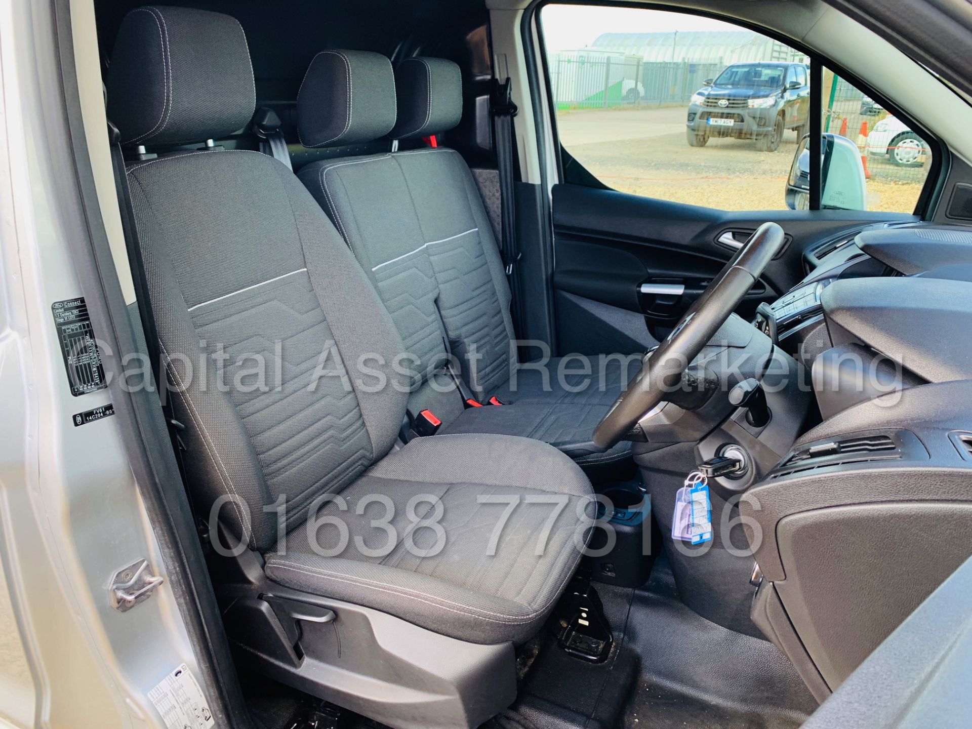 FORD TRANSIT CONNECT *LIMITED EDITION* SWB PANEL VAN (2017) '1.5 TDCI- 120 BHP - 6 SPEED' *TOP SPEC* - Image 30 of 44