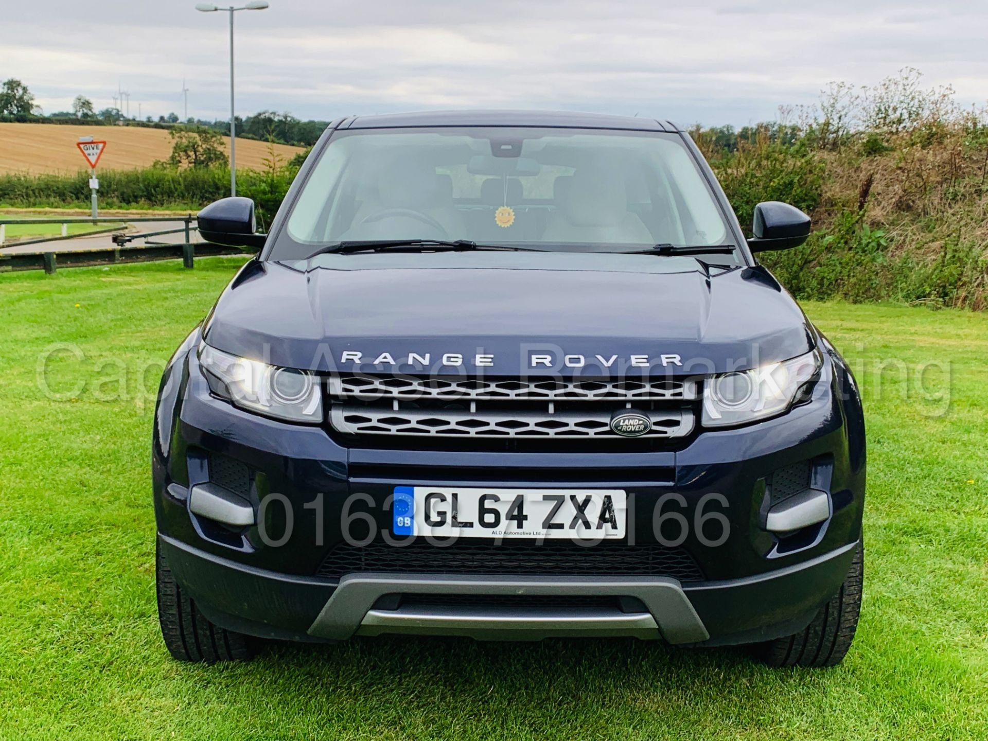 (ON SALE) RANGE ROVER EVOQUE *PURE EDITION* 5 DOOR SUV (2015) '2.2 DIESEL - 150 BHP' **HUGE SPEC** - Image 4 of 54