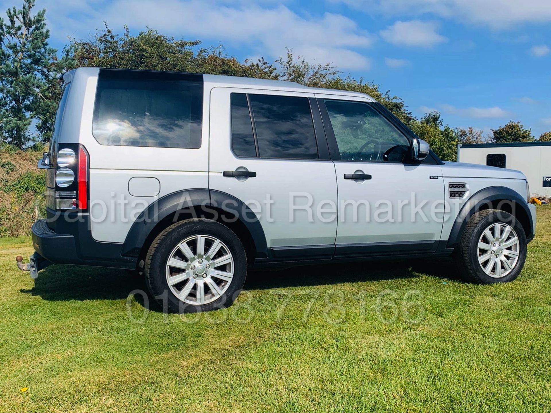 LAND ROVER DISCOVERY *XS EDITION* (2014) '3.0 SDV6 - 255 BHP - 8 SPEED AUTO' *LEATHER & SAT NAV* - Image 11 of 50