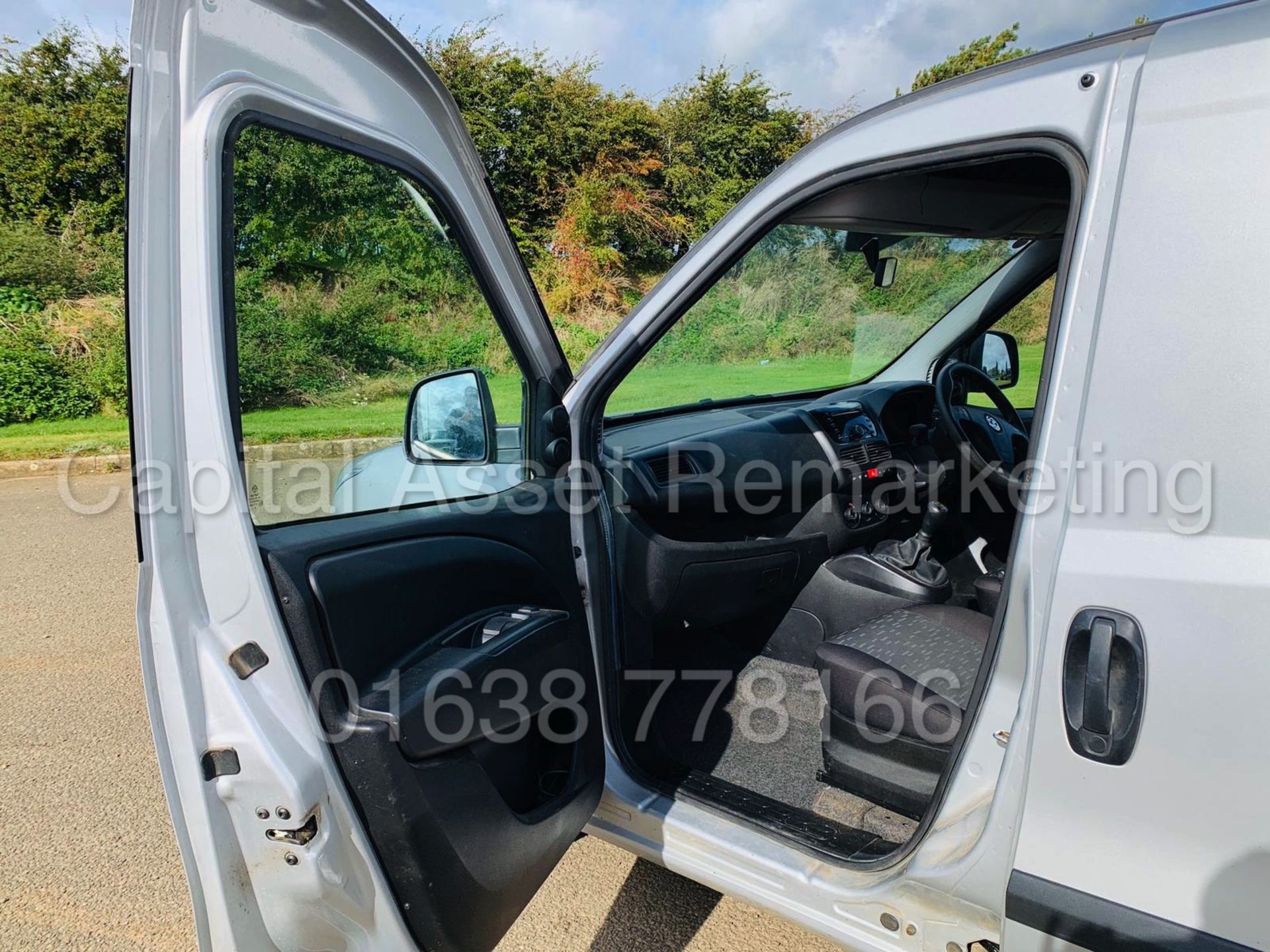 (On Sale) VAUXHALL COMBO 2300 *SWB - 5 SEATER CREW* (2015 - NEW MODEL) 'CDTI - STOP/START' *A/C* - Image 21 of 31