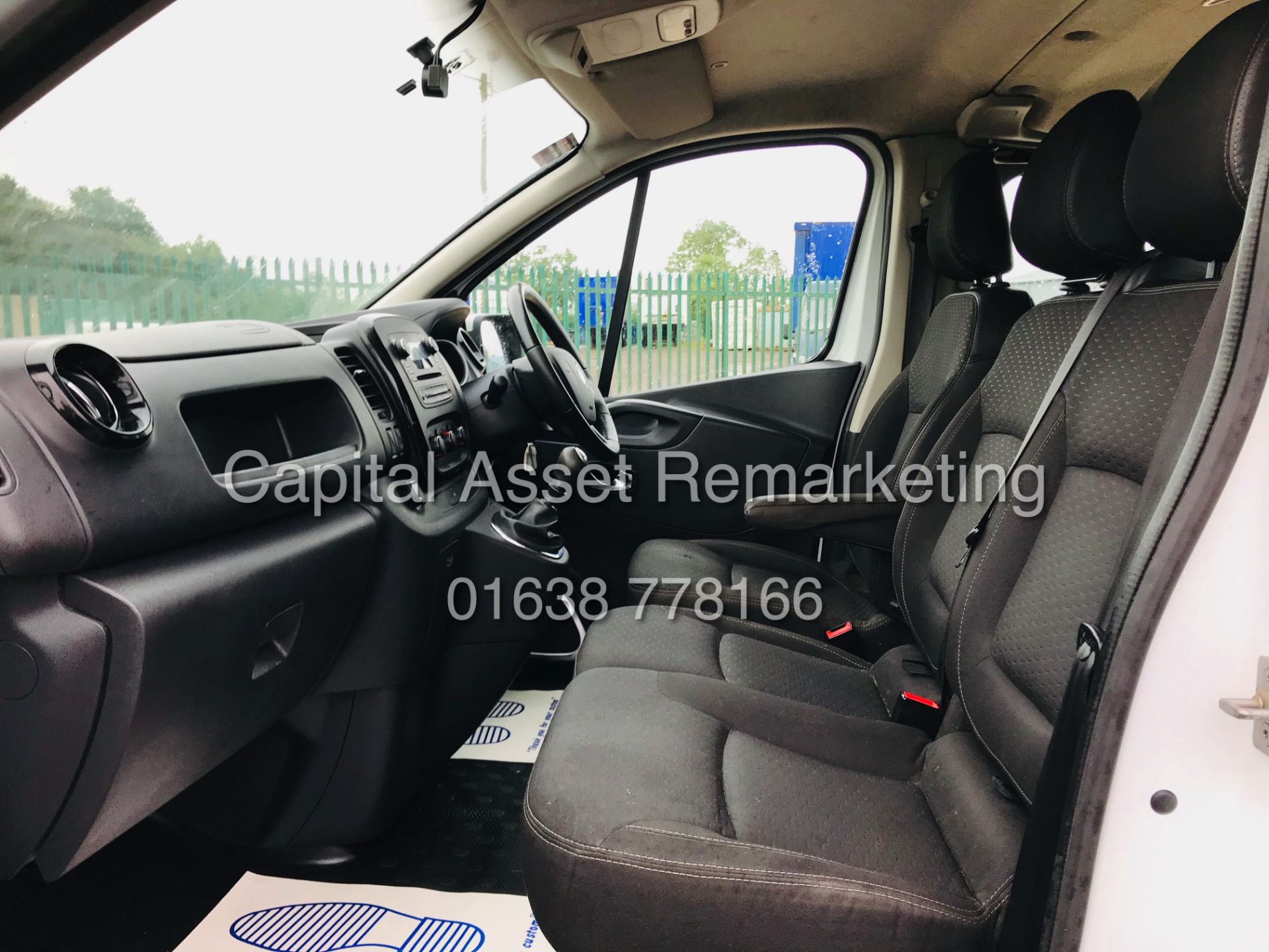 (ON SALE) VAUXHALL VIVARO *SPORTIVE* LWB 6 SEATER DUELINER / CREW VAN (2016) '1.6 CDTI-STOP/START' - Image 16 of 41