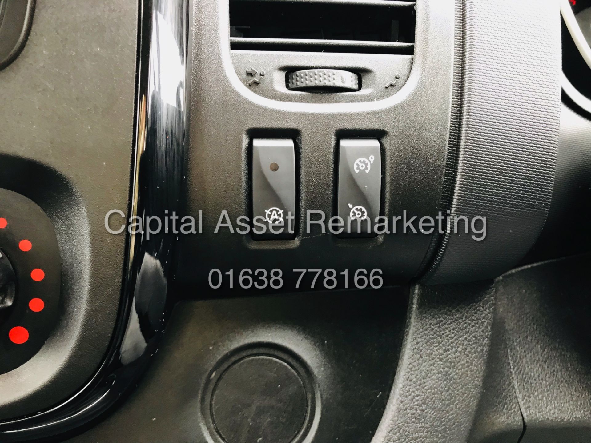 (ON SALE) VAUXHALL VIVARO *SPORTIVE* LWB 6 SEATER DUELINER / CREW VAN (2016) '1.6 CDTI-STOP/START' - Image 35 of 41