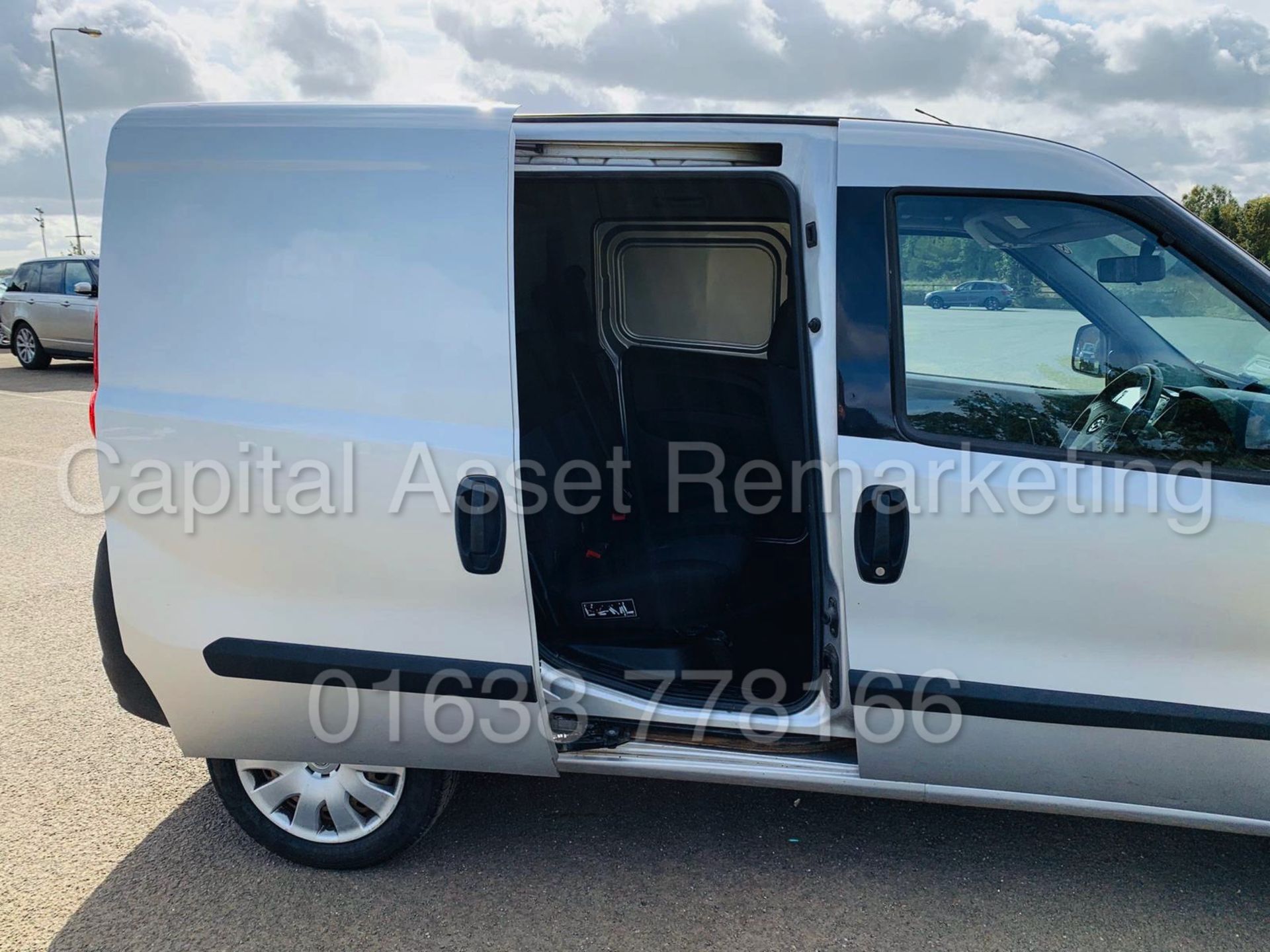 (On Sale) VAUXHALL COMBO 2300 *SWB - 5 SEATER CREW* (2015 - NEW MODEL) 'CDTI - STOP/START' *A/C* - Image 27 of 31