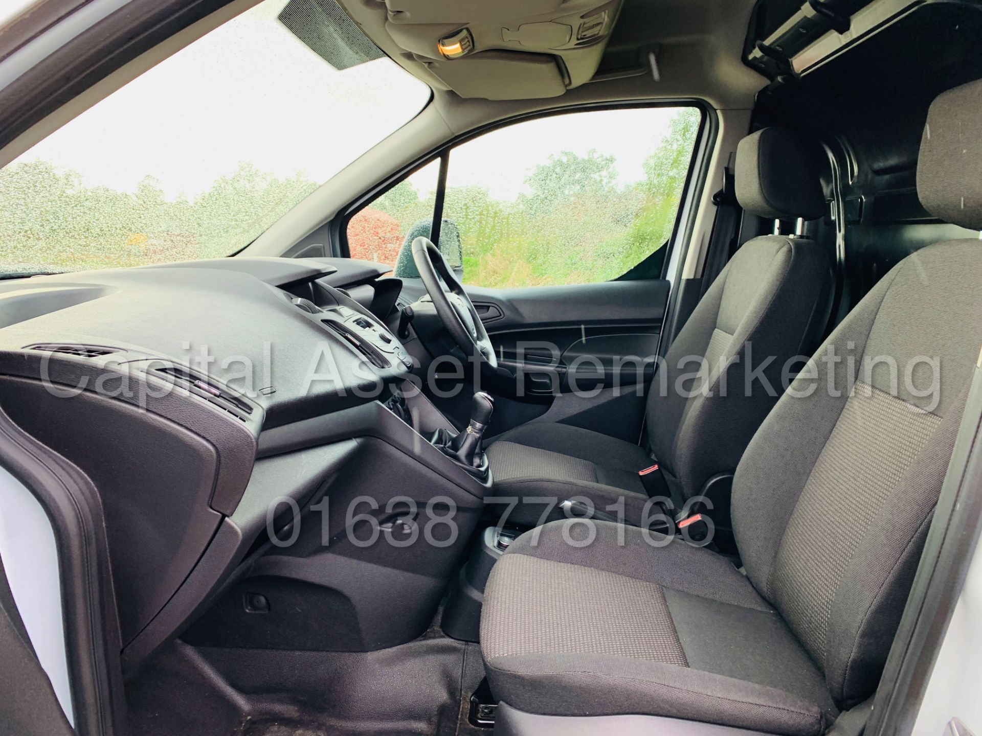 Ford Transit CONNECT 75 T200 *SWB - PANEL VAN* (2018 MODEL) '1.5 TDCI - EURO 6 COMPLIANT' (1 OWNER) - Image 18 of 36