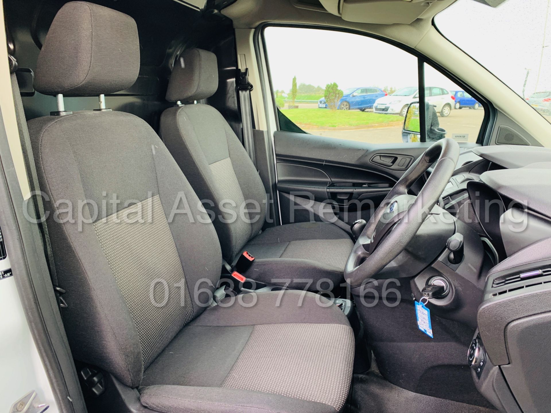 Ford Transit CONNECT 75 T200 *SWB - PANEL VAN* (2018 MODEL) '1.5 TDCI - EURO 6 COMPLIANT' (1 OWNER) - Image 25 of 36